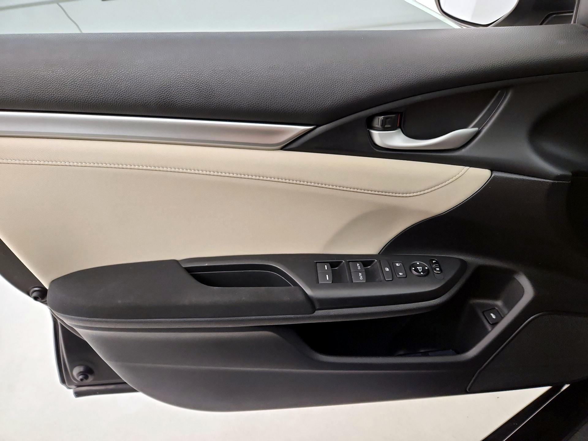 Thumbnail: 2016 Honda Civic - 12