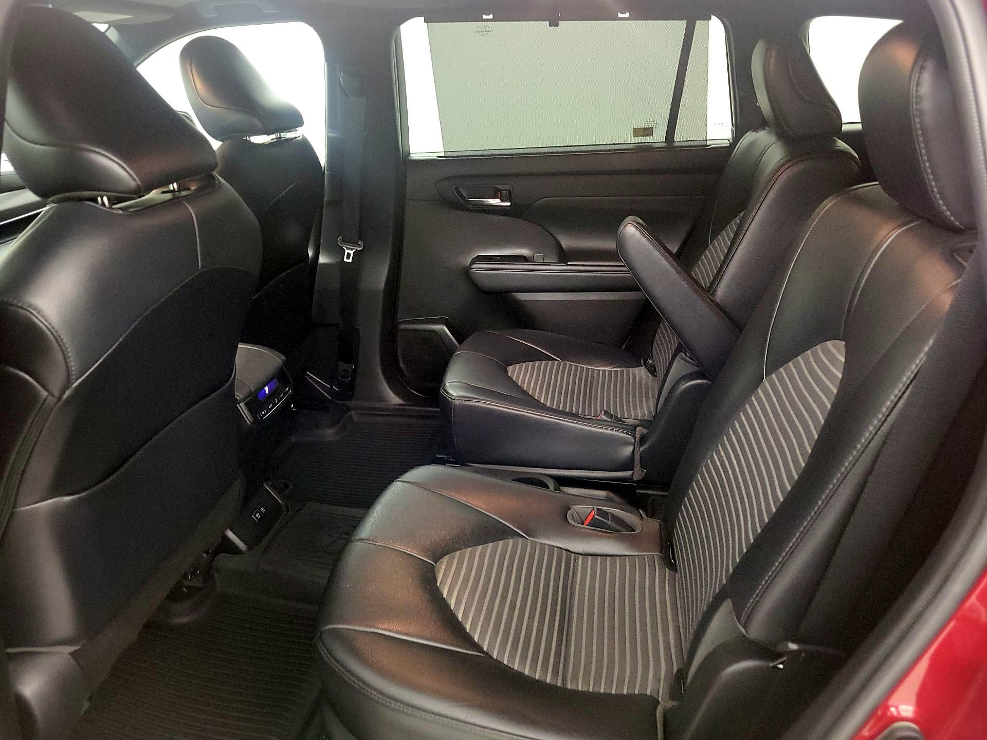 Thumbnail: 2021 Toyota Highlander - 20