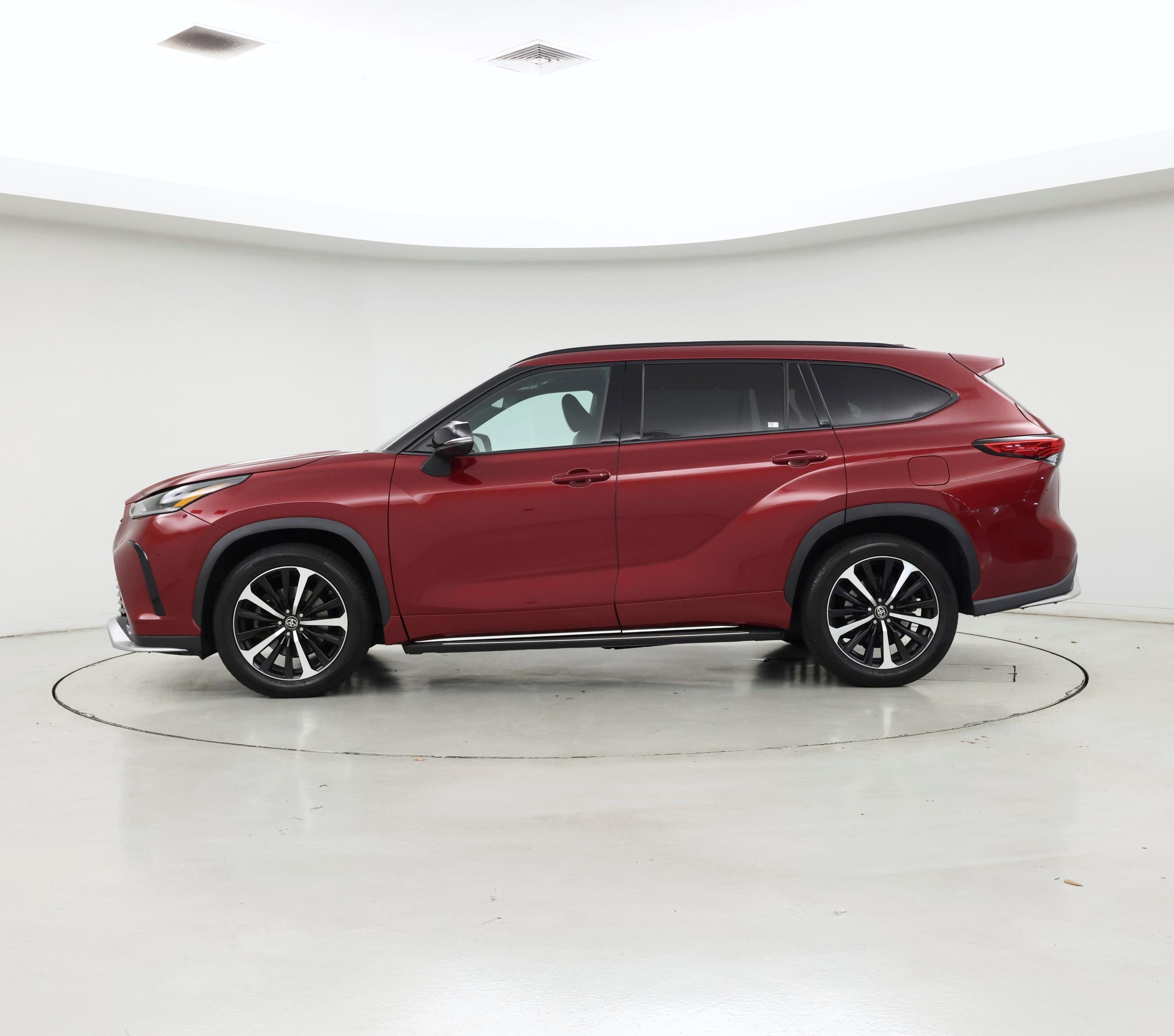 Thumbnail: 2021 Toyota Highlander - 3