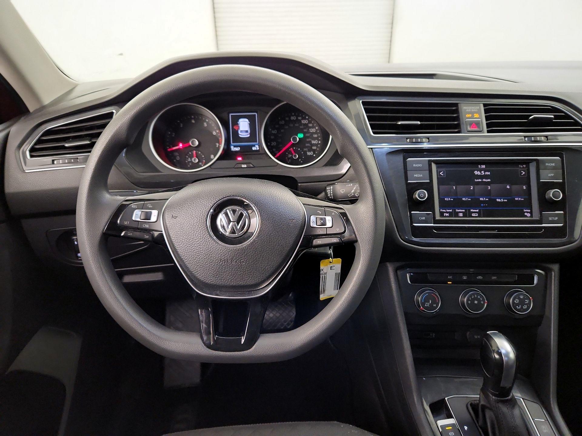 Thumbnail: 2018 Volkswagen Tiguan - 10