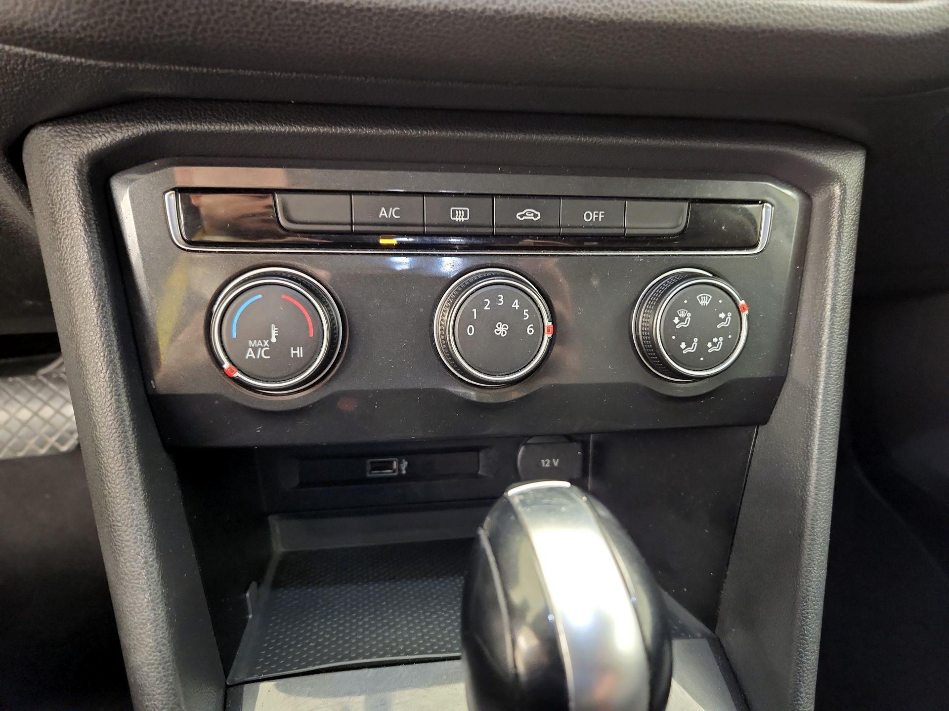 Thumbnail: 2018 Volkswagen Tiguan - 16