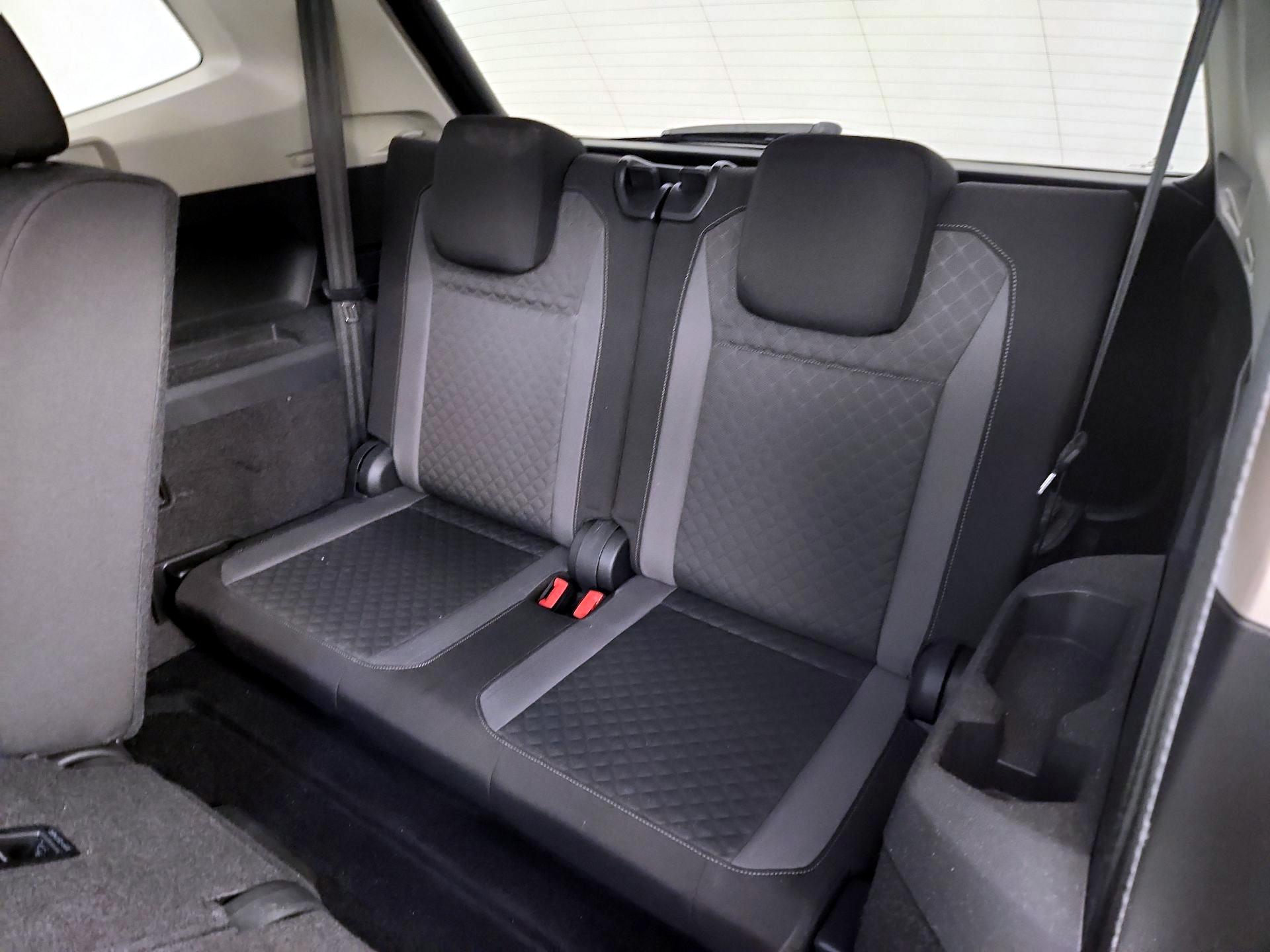 Thumbnail: 2018 Volkswagen Tiguan - 20