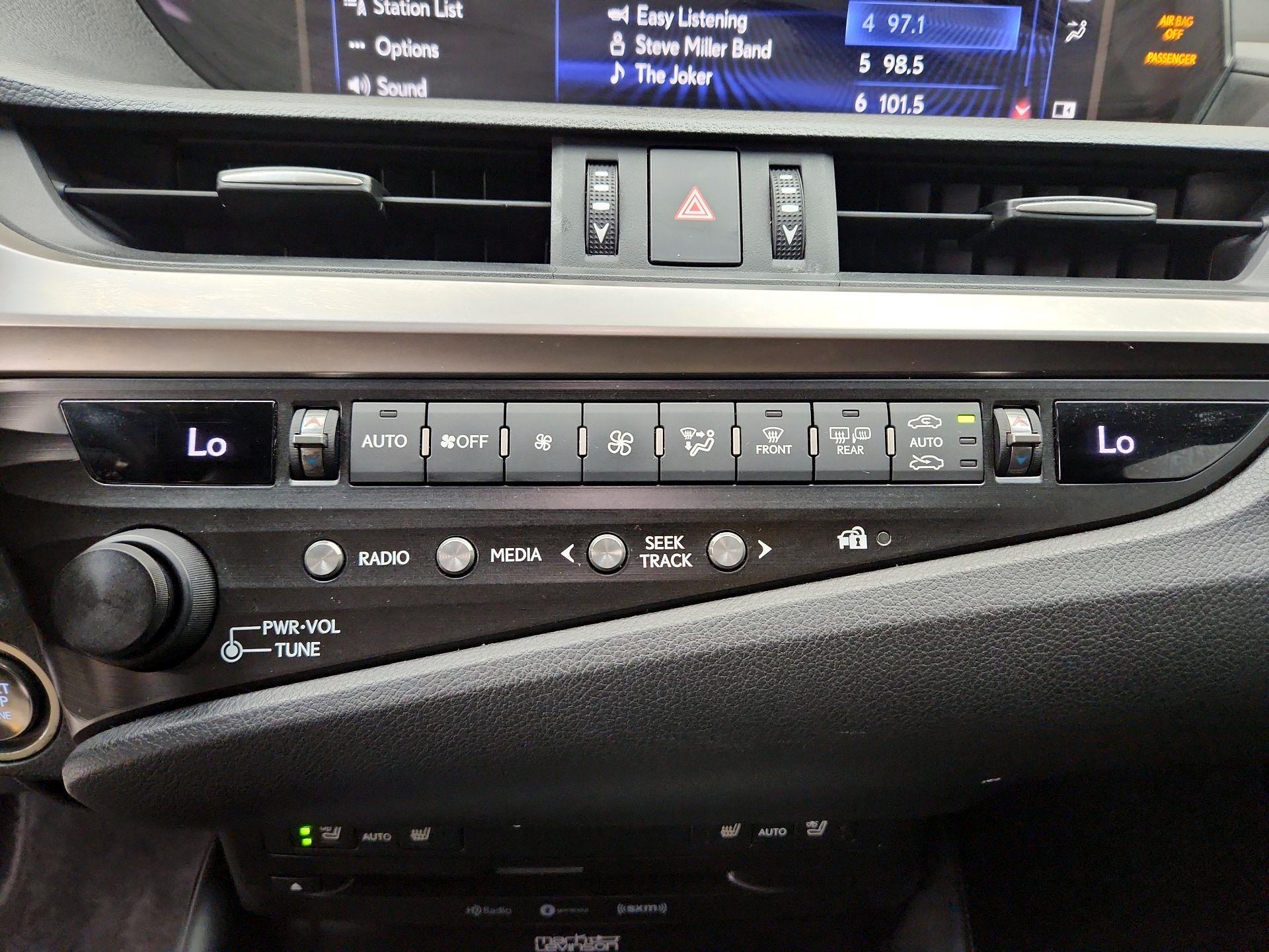 Thumbnail: 2019 Lexus ES - 16
