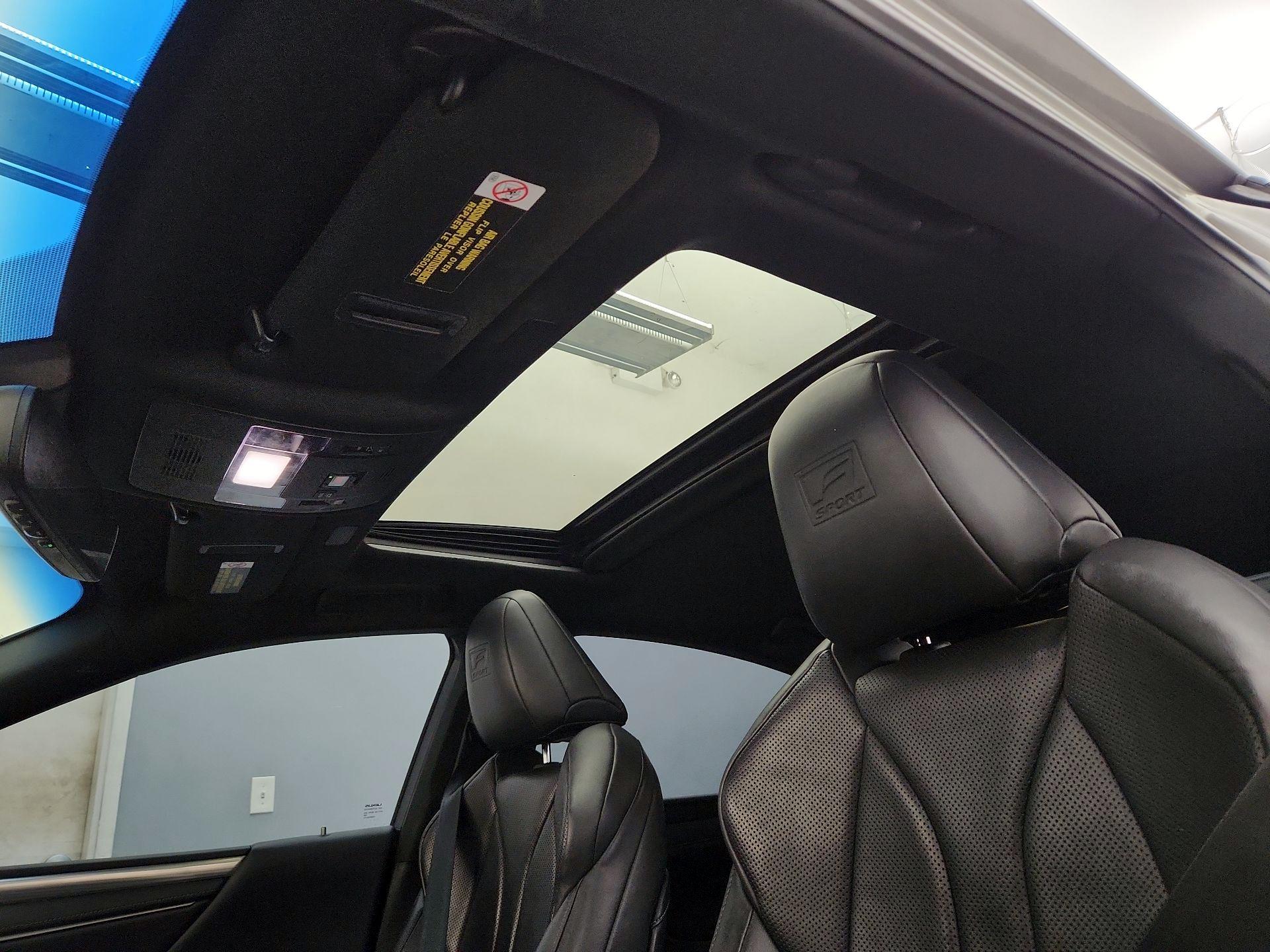 Thumbnail: 2019 Lexus ES - 19