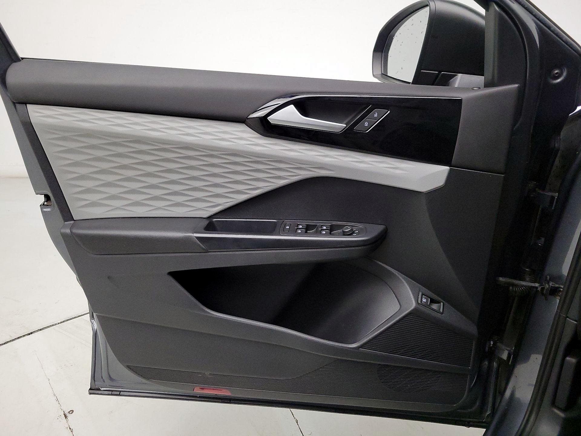 Thumbnail: 2022 Volkswagen Taos - 12