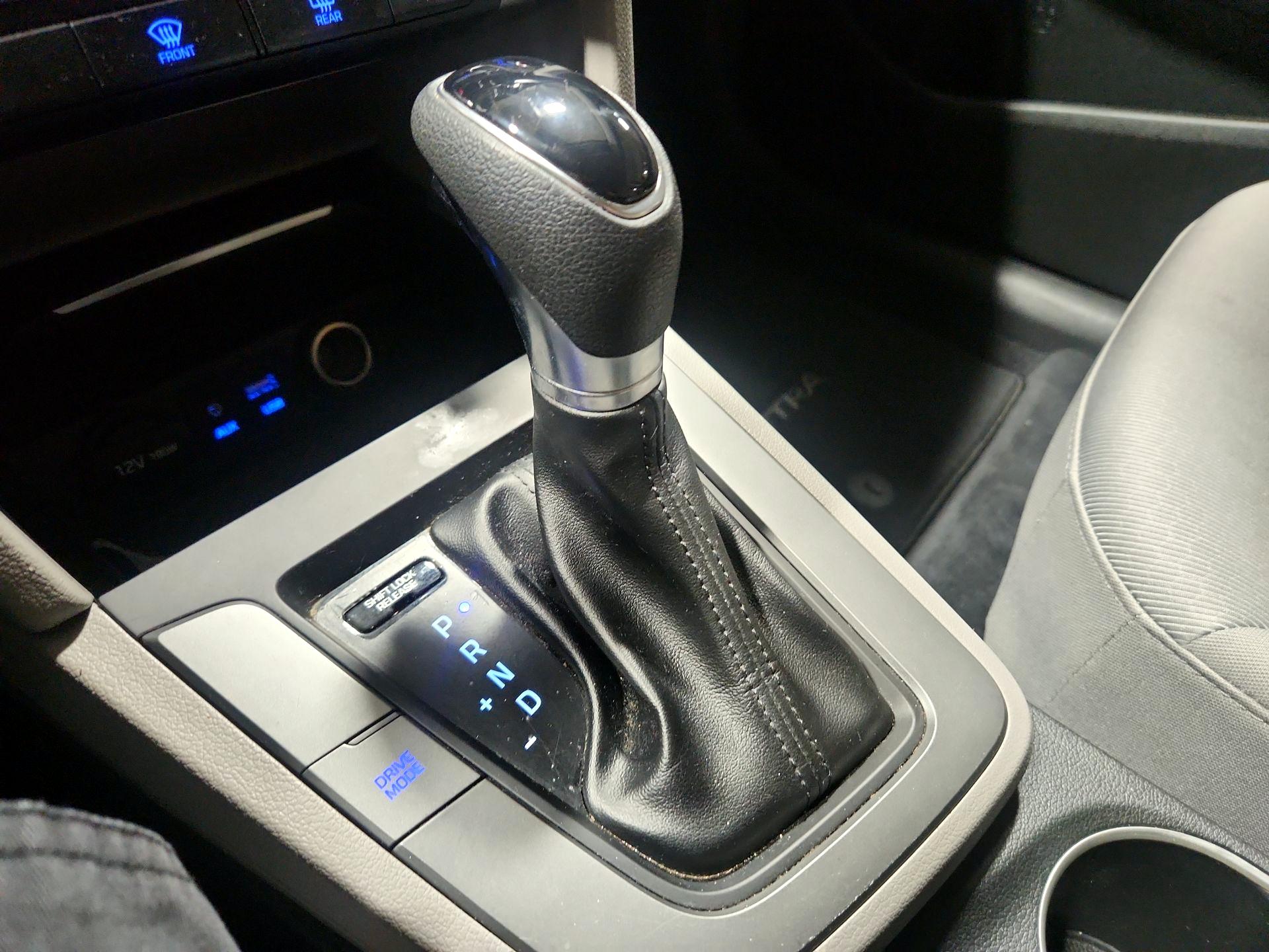 Thumbnail: 2018 Hyundai Elantra - 17