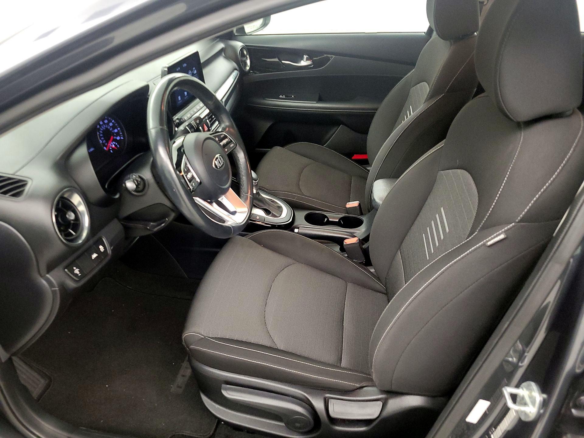 Thumbnail: 2019 Kia Forte - 9