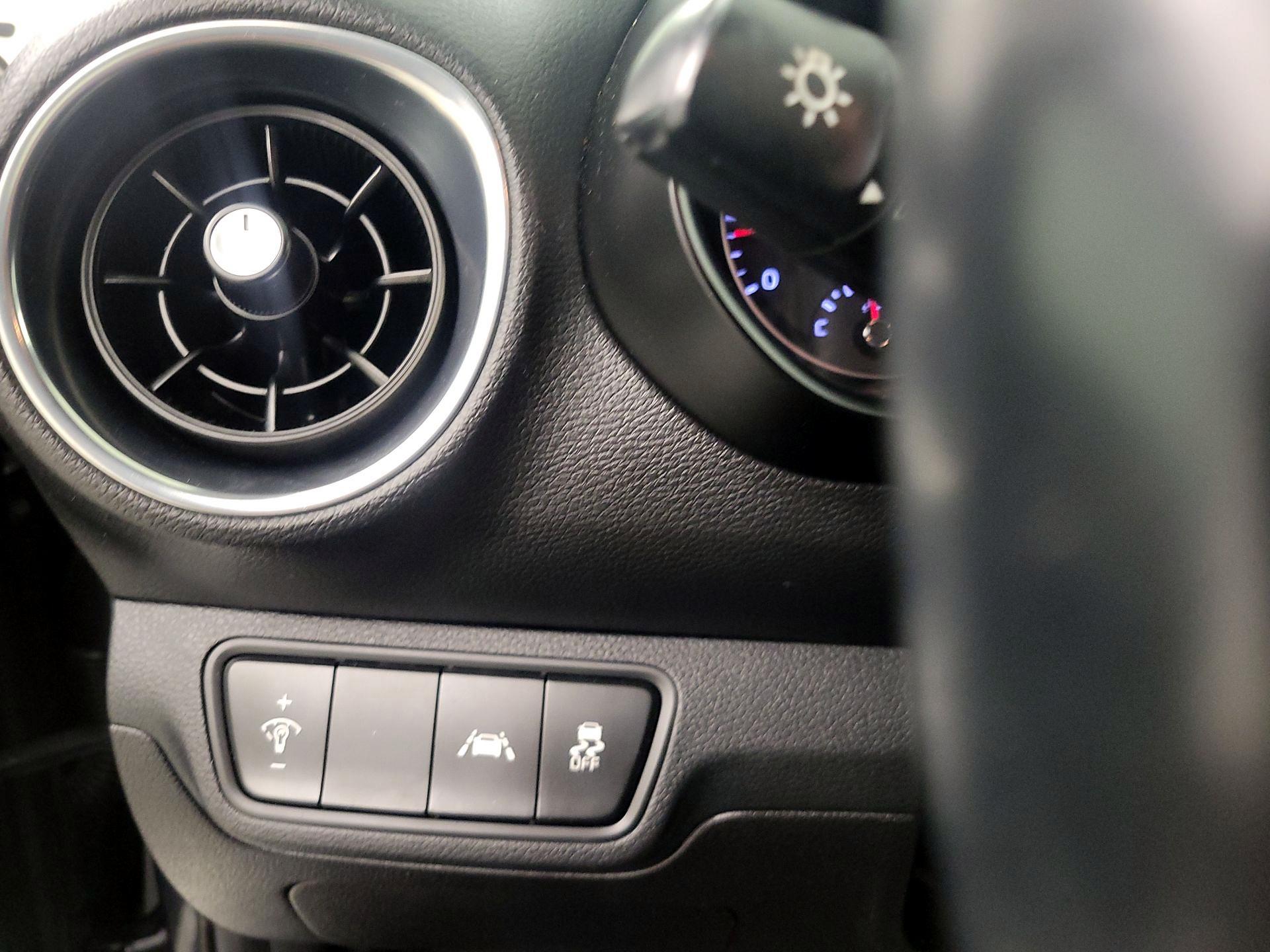 Thumbnail: 2019 Kia Forte - 11