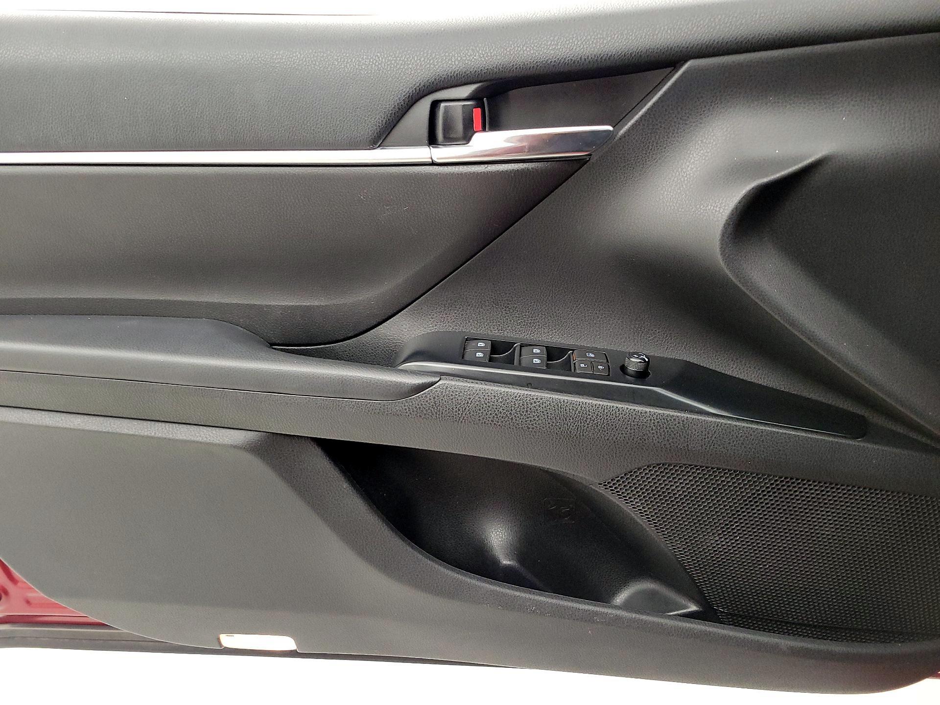 Thumbnail: 2019 Toyota Camry - 12