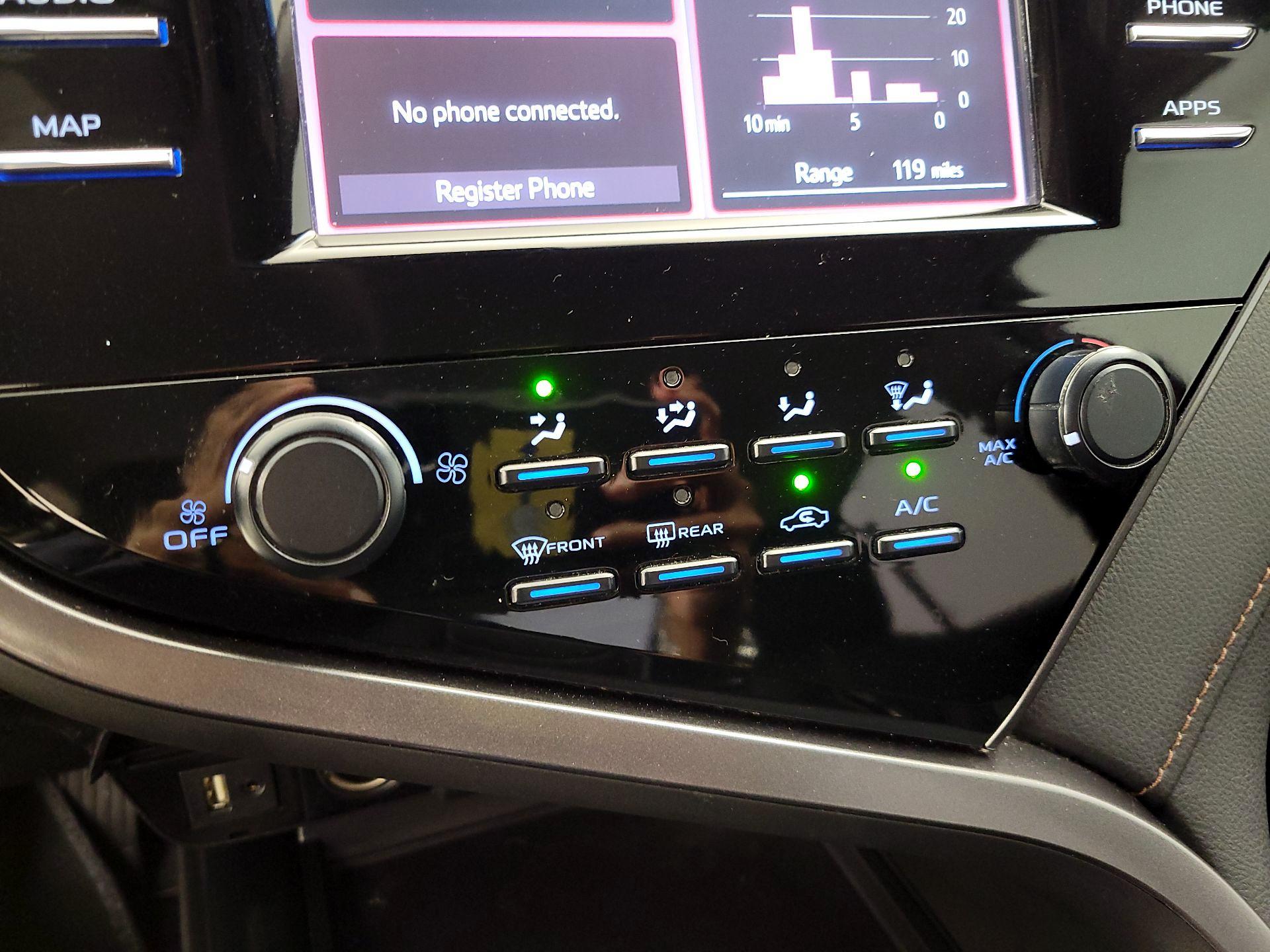 Thumbnail: 2019 Toyota Camry - 16