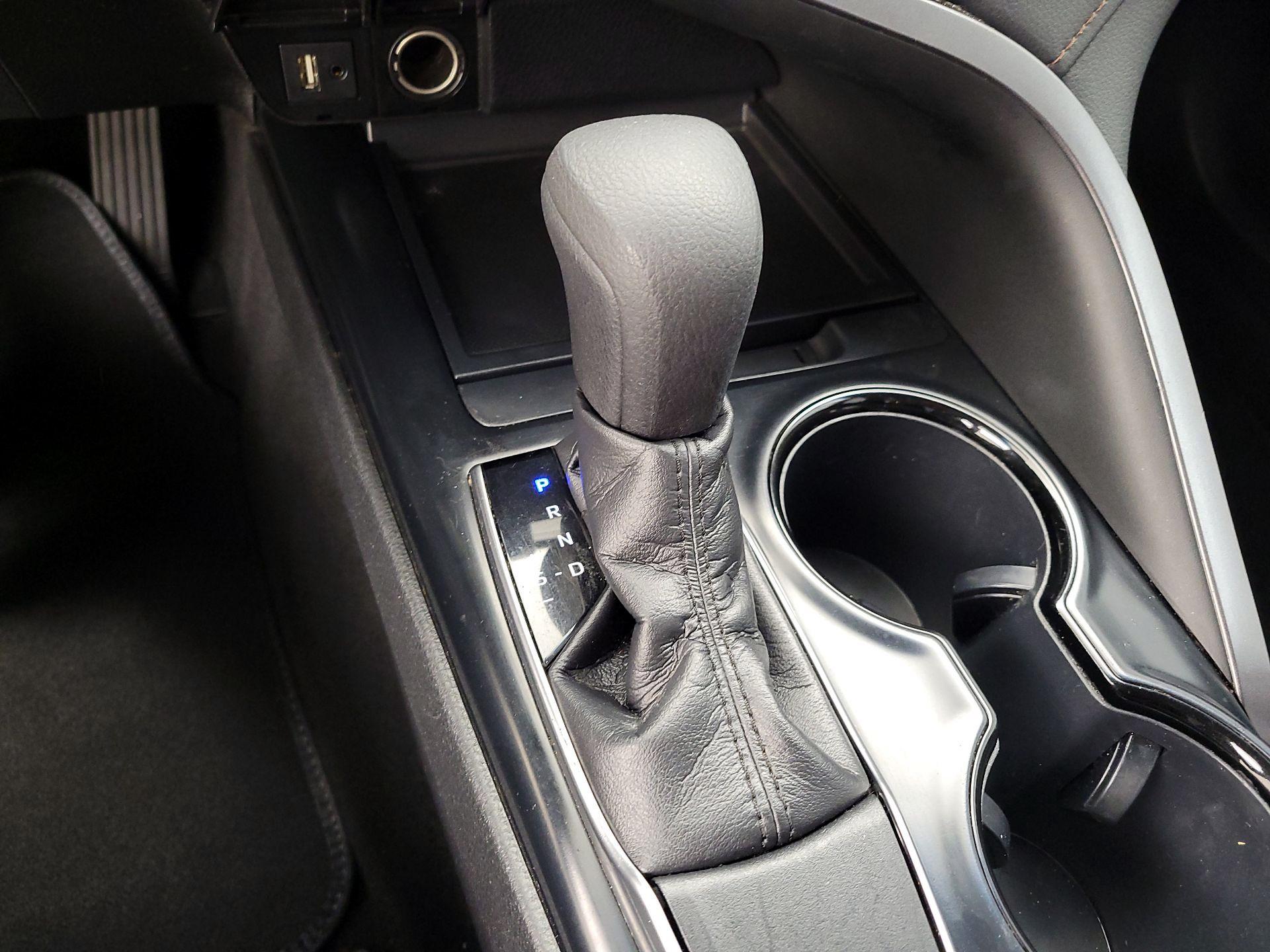 Thumbnail: 2019 Toyota Camry - 17