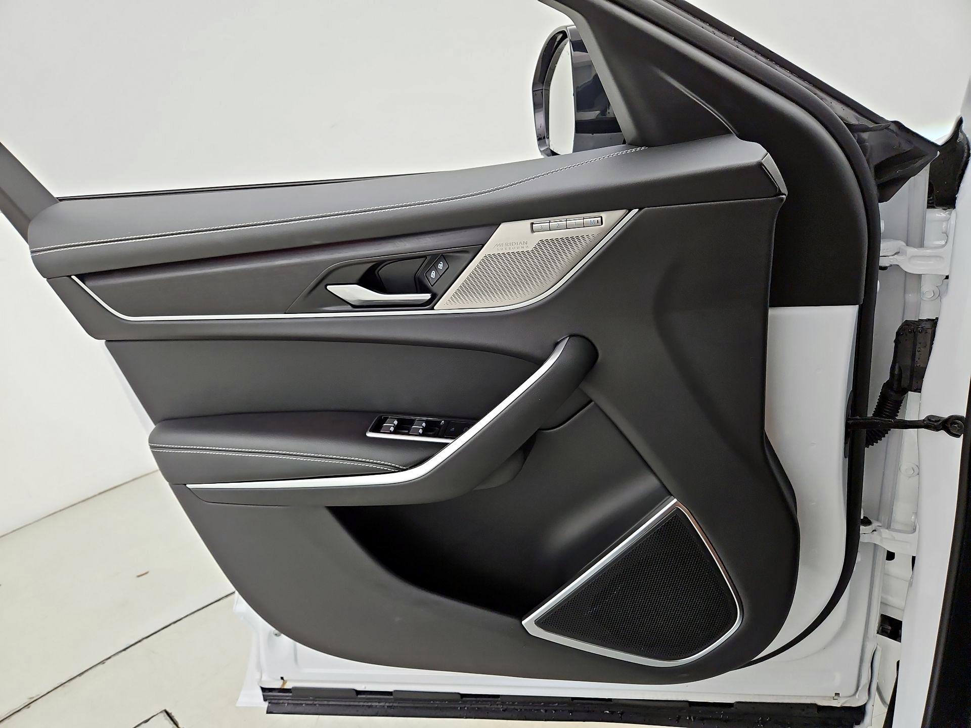 Thumbnail: 2025 Jaguar F-Pace - 12