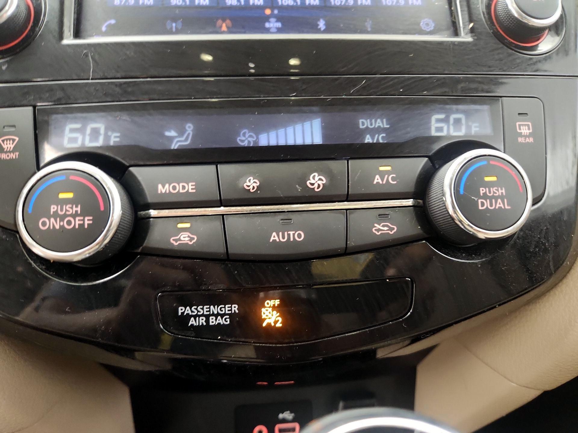 Thumbnail: 2019 Nissan Rogue - 16