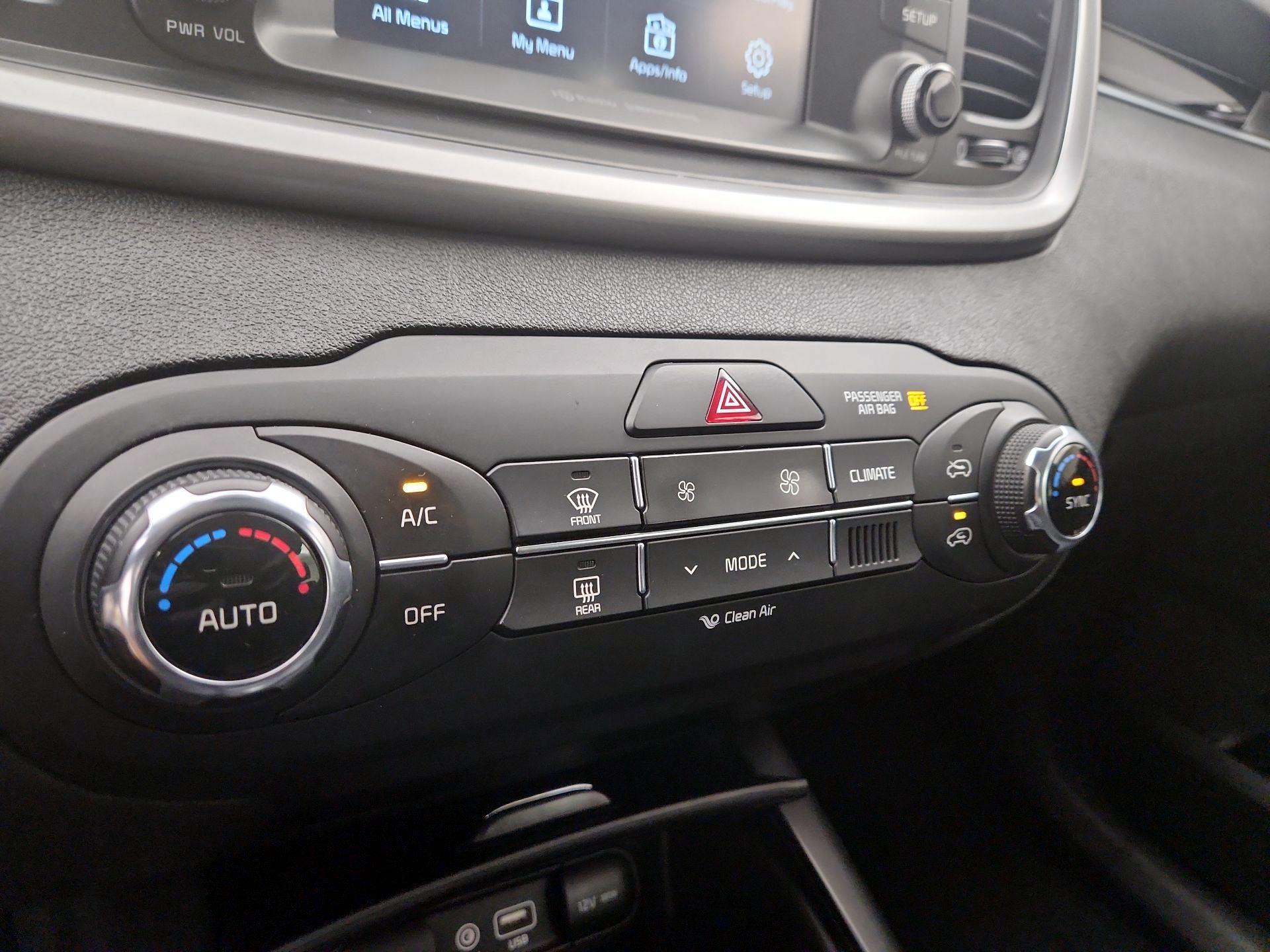 Thumbnail: 2018 Kia Sorento - 16