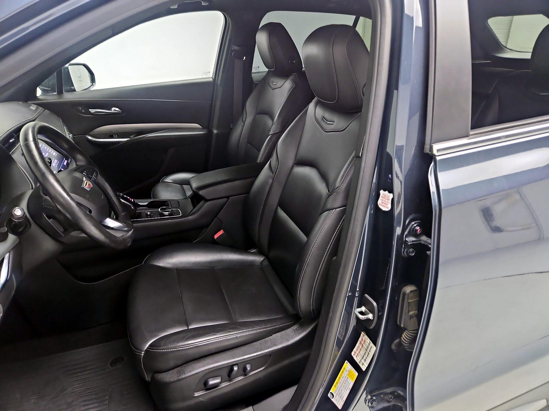 Thumbnail: 2020 Cadillac XT4 - 11