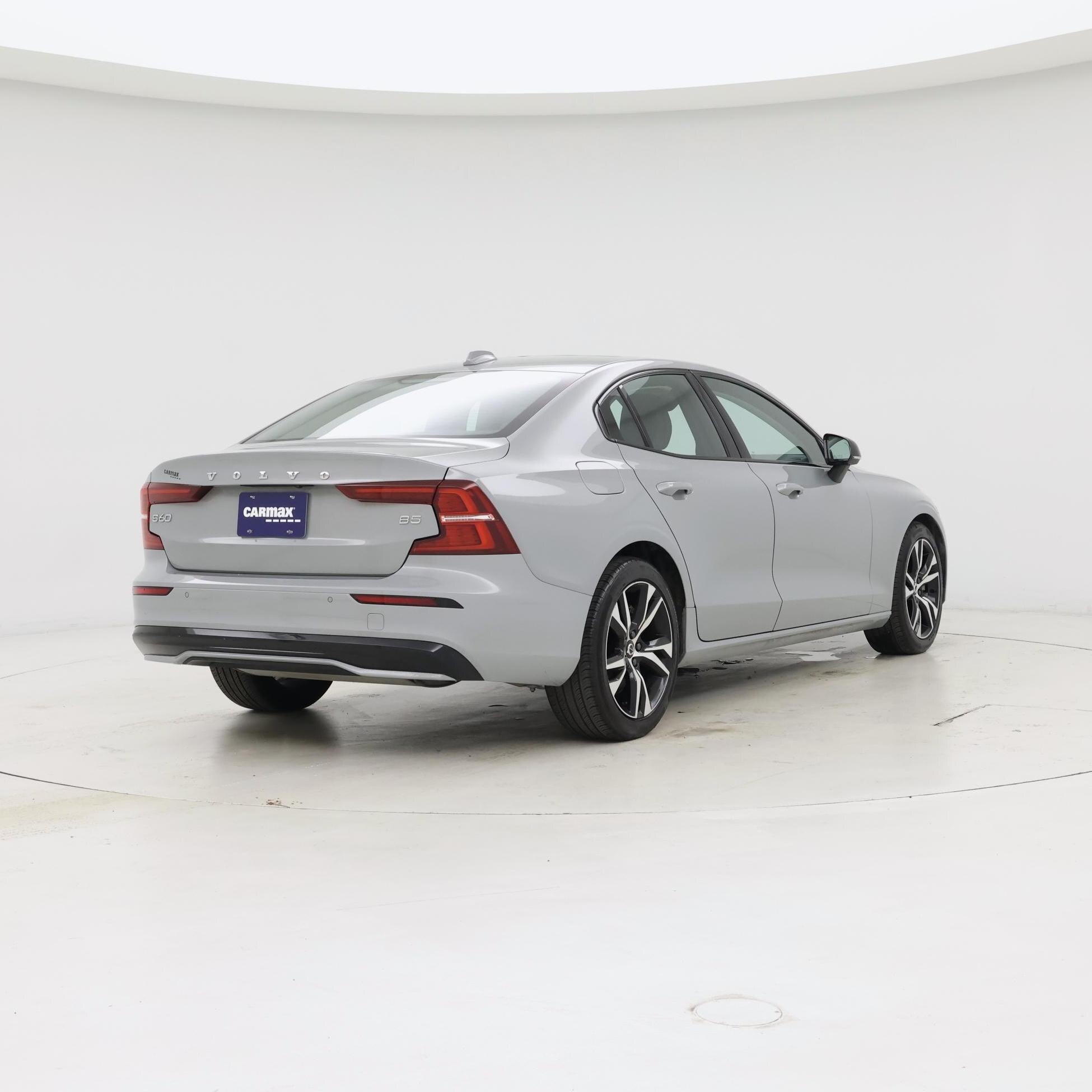 Thumbnail: 2025 Volvo S60 - 8