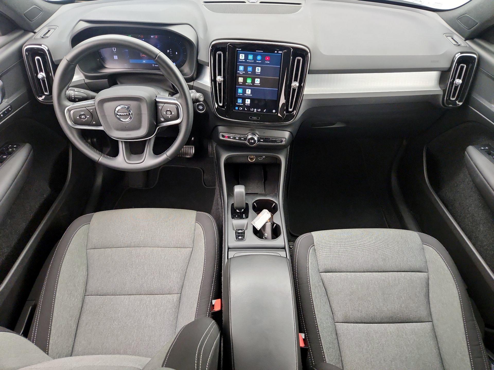 Thumbnail: 2025 Volvo XC40 - 9