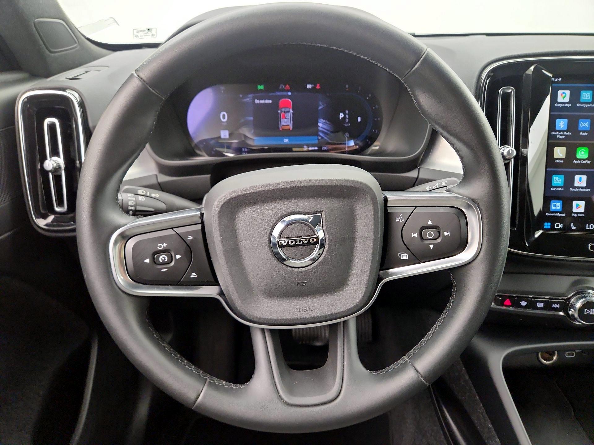 Thumbnail: 2025 Volvo XC40 - 10