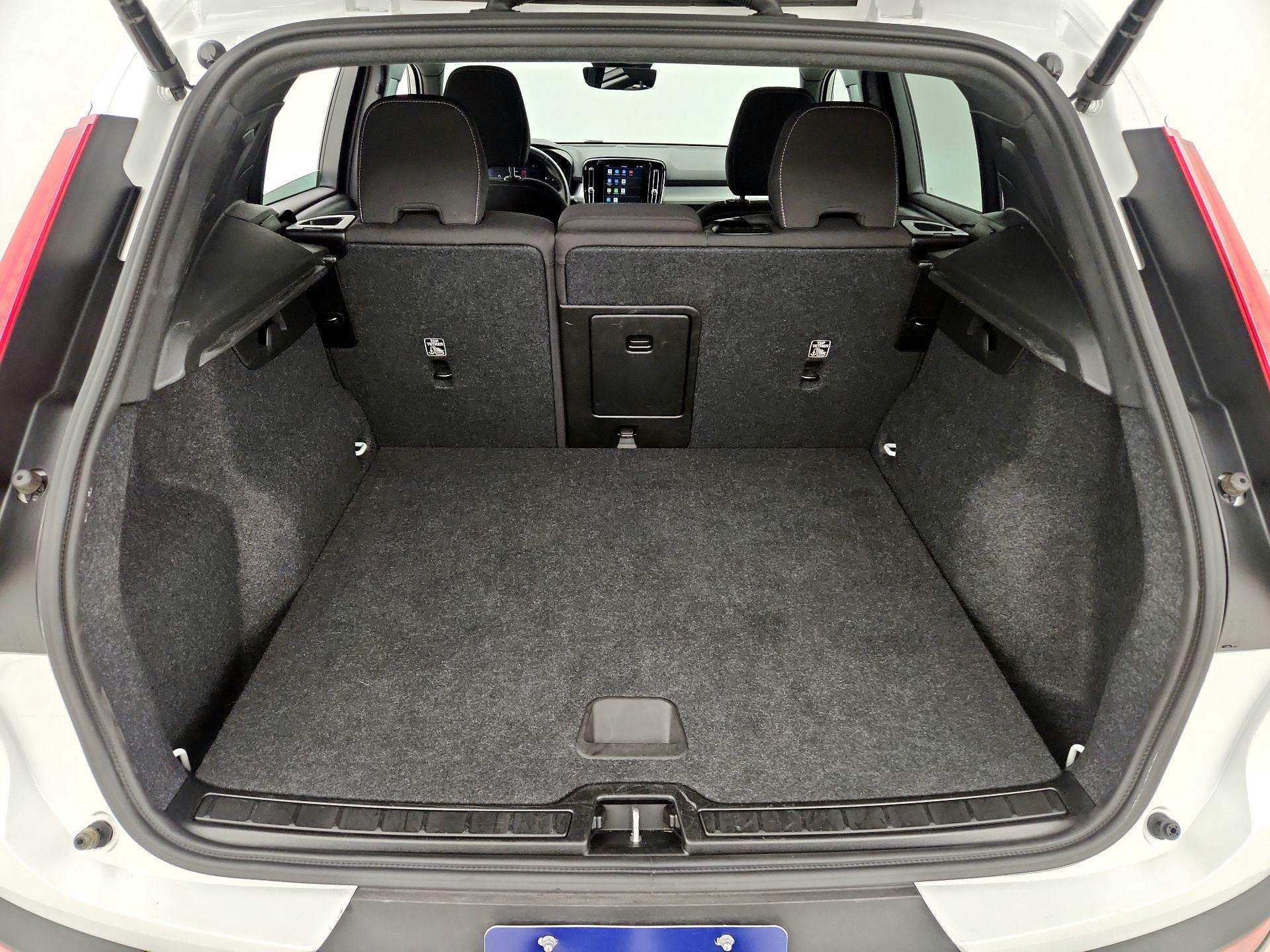 Thumbnail: 2025 Volvo XC40 - 19