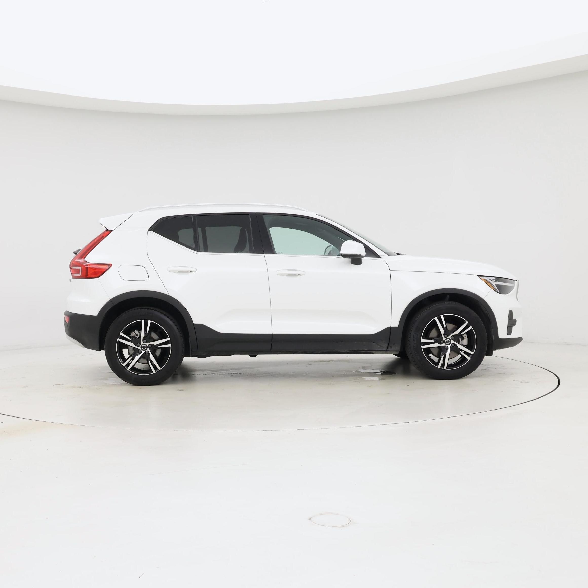 Thumbnail: 2025 Volvo XC40 - 7