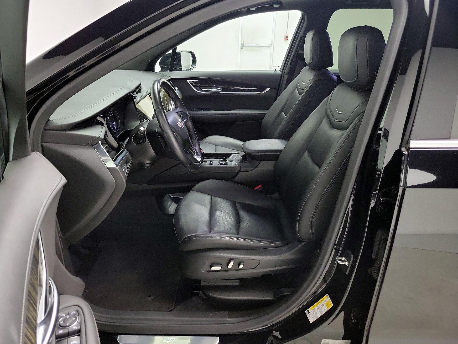 Thumbnail: 2022 Cadillac XT6 - 11