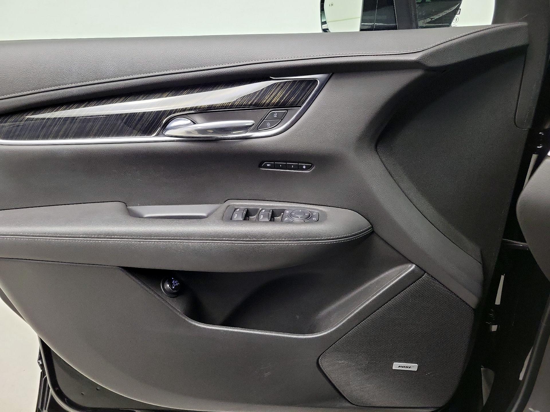 Thumbnail: 2022 Cadillac XT6 - 12