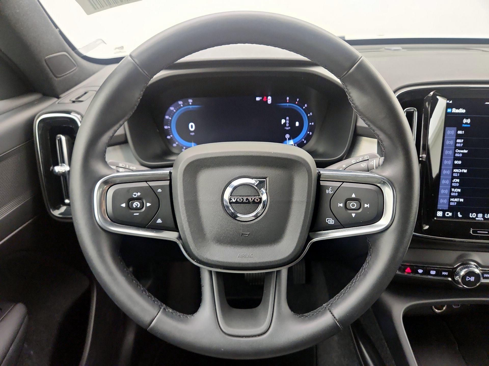 Thumbnail: 2025 Volvo XC40 - 10