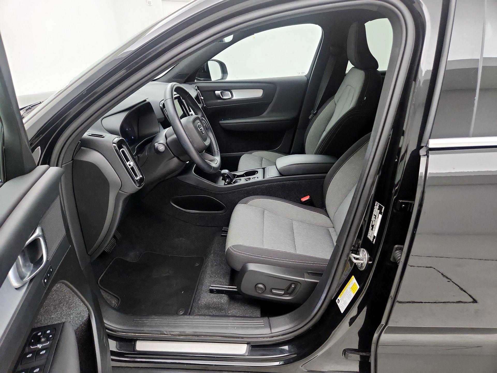 Thumbnail: 2025 Volvo XC40 - 11