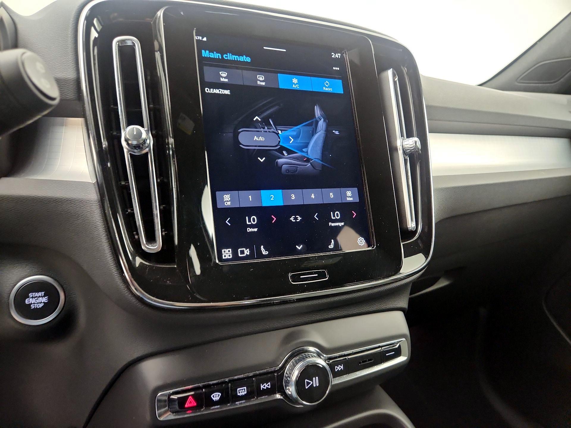 Thumbnail: 2025 Volvo XC40 - 14