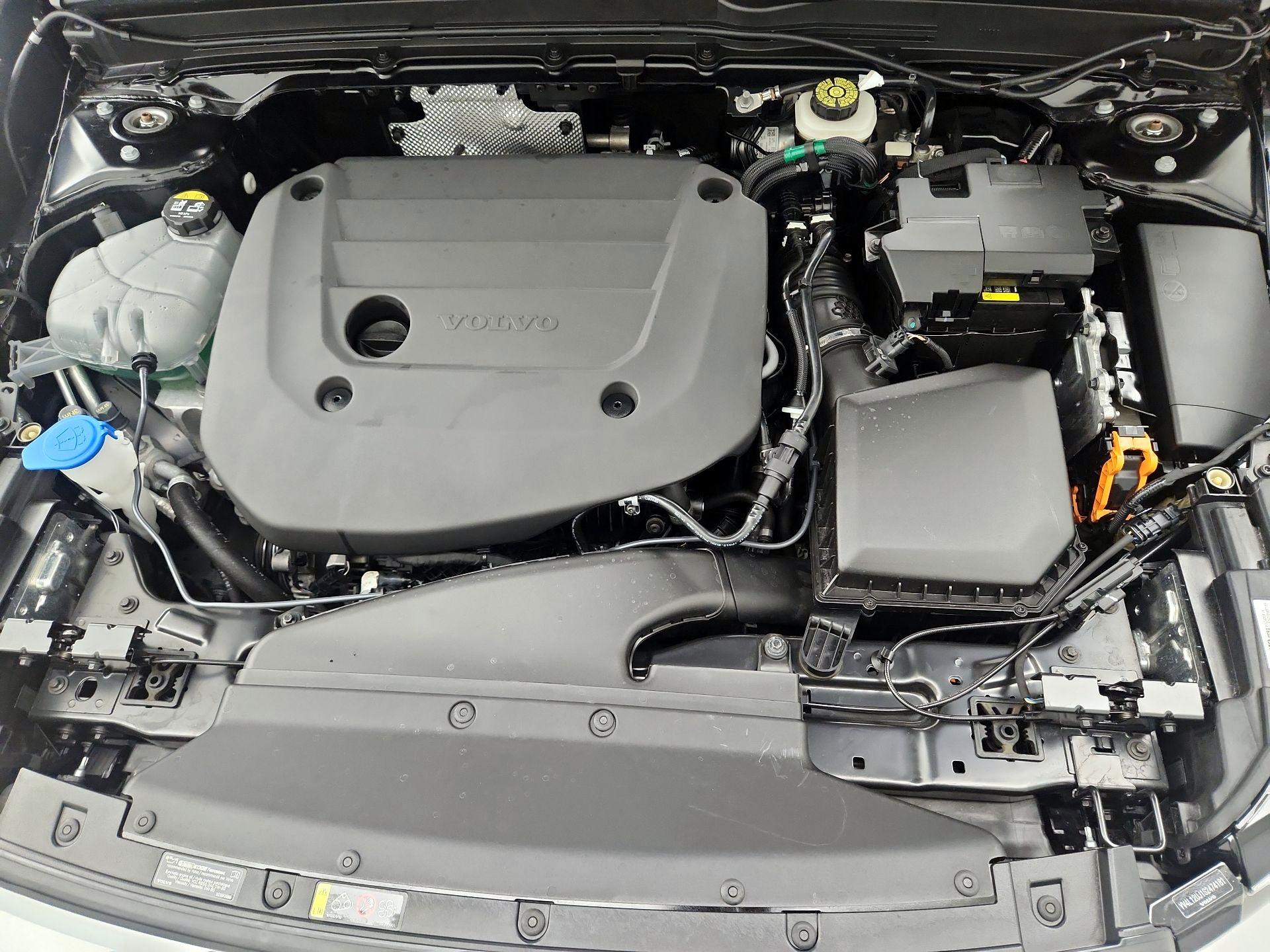 Thumbnail: 2025 Volvo XC40 - 17