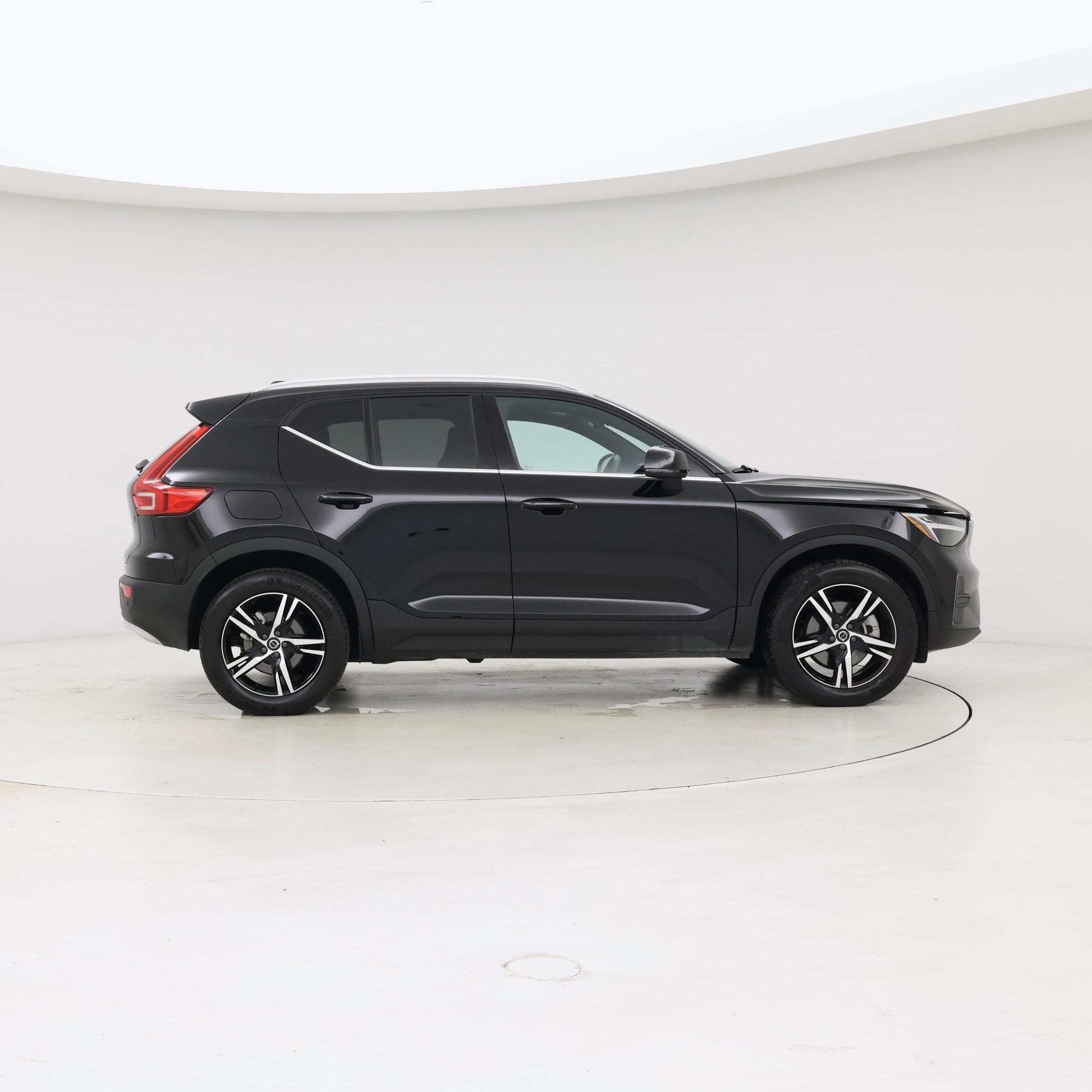 Thumbnail: 2025 Volvo XC40 - 7