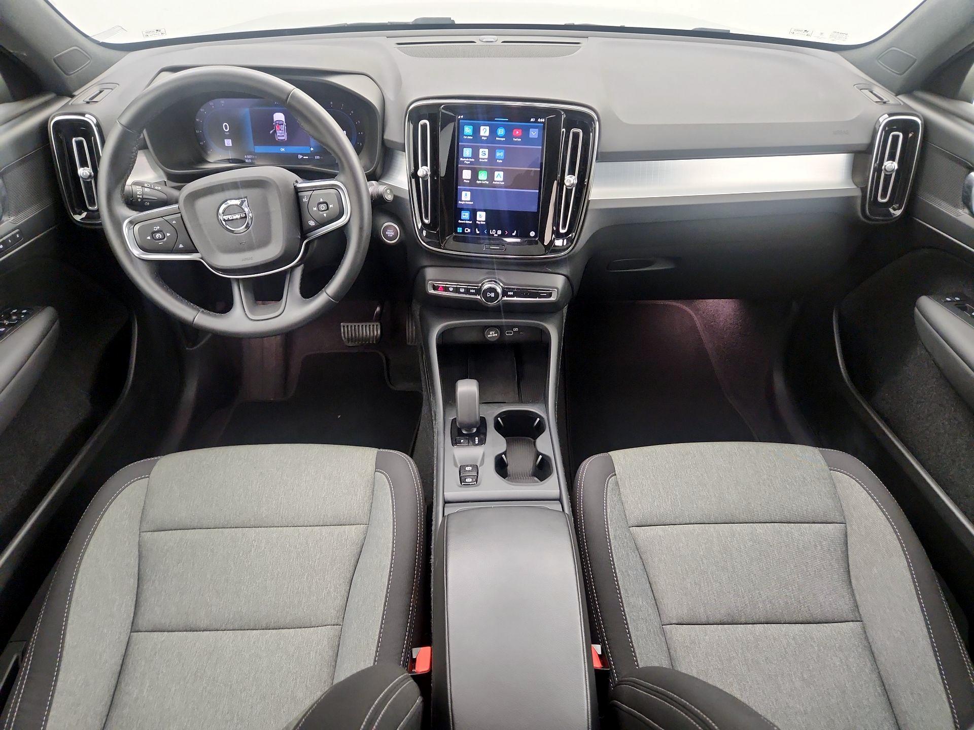 Thumbnail: 2025 Volvo XC40 - 9