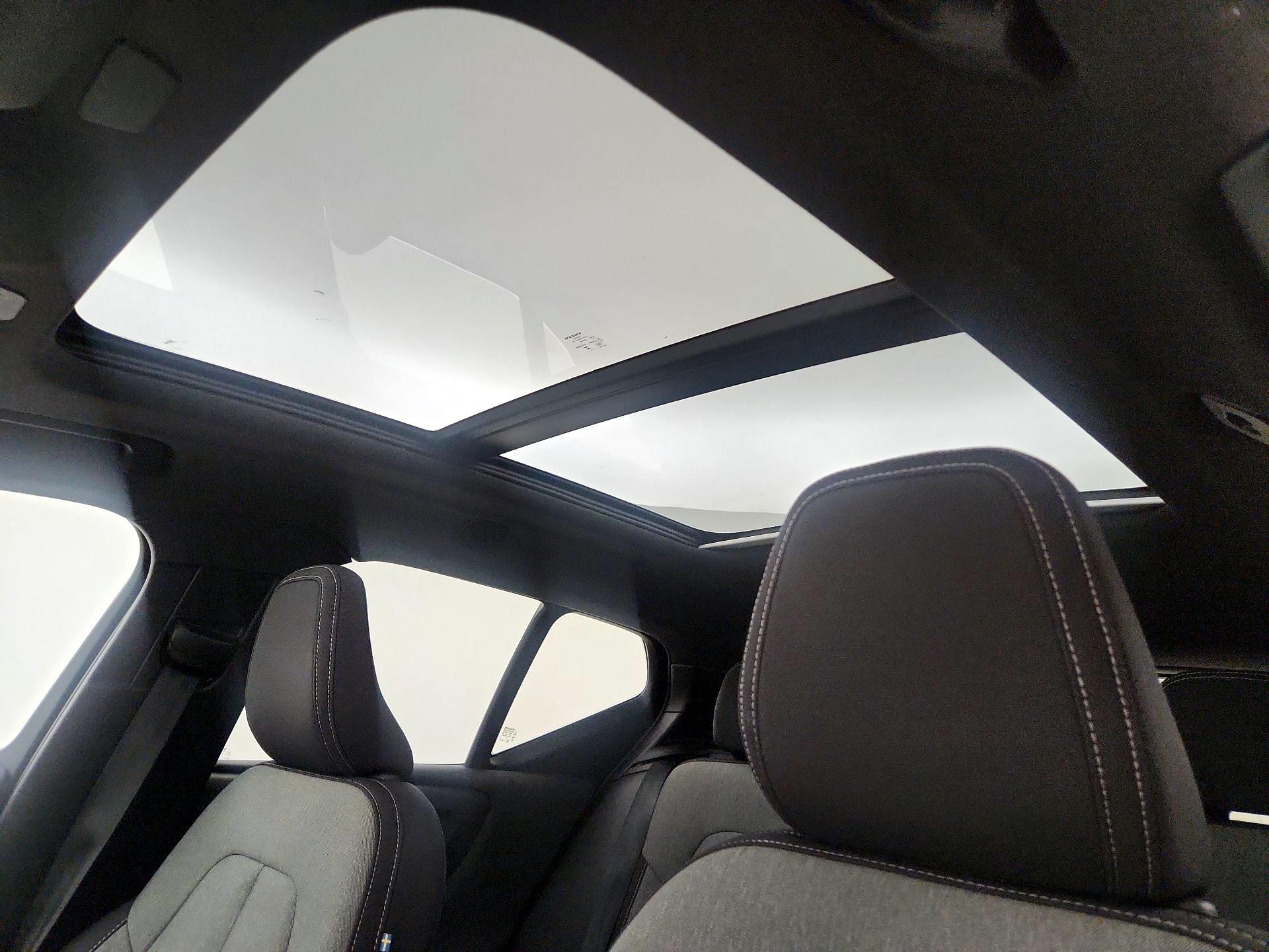Thumbnail: 2025 Volvo XC40 - 19