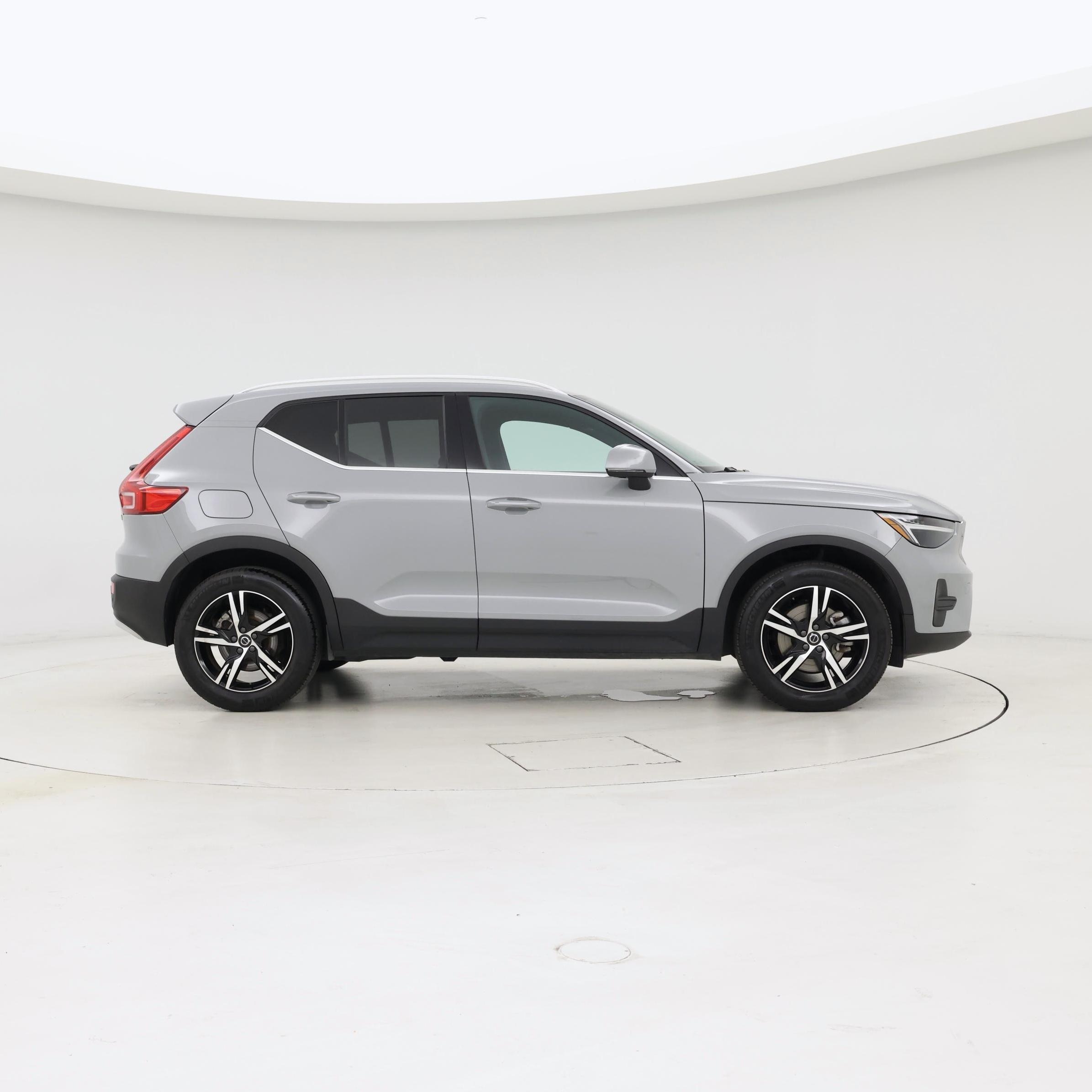 Thumbnail: 2025 Volvo XC40 - 7