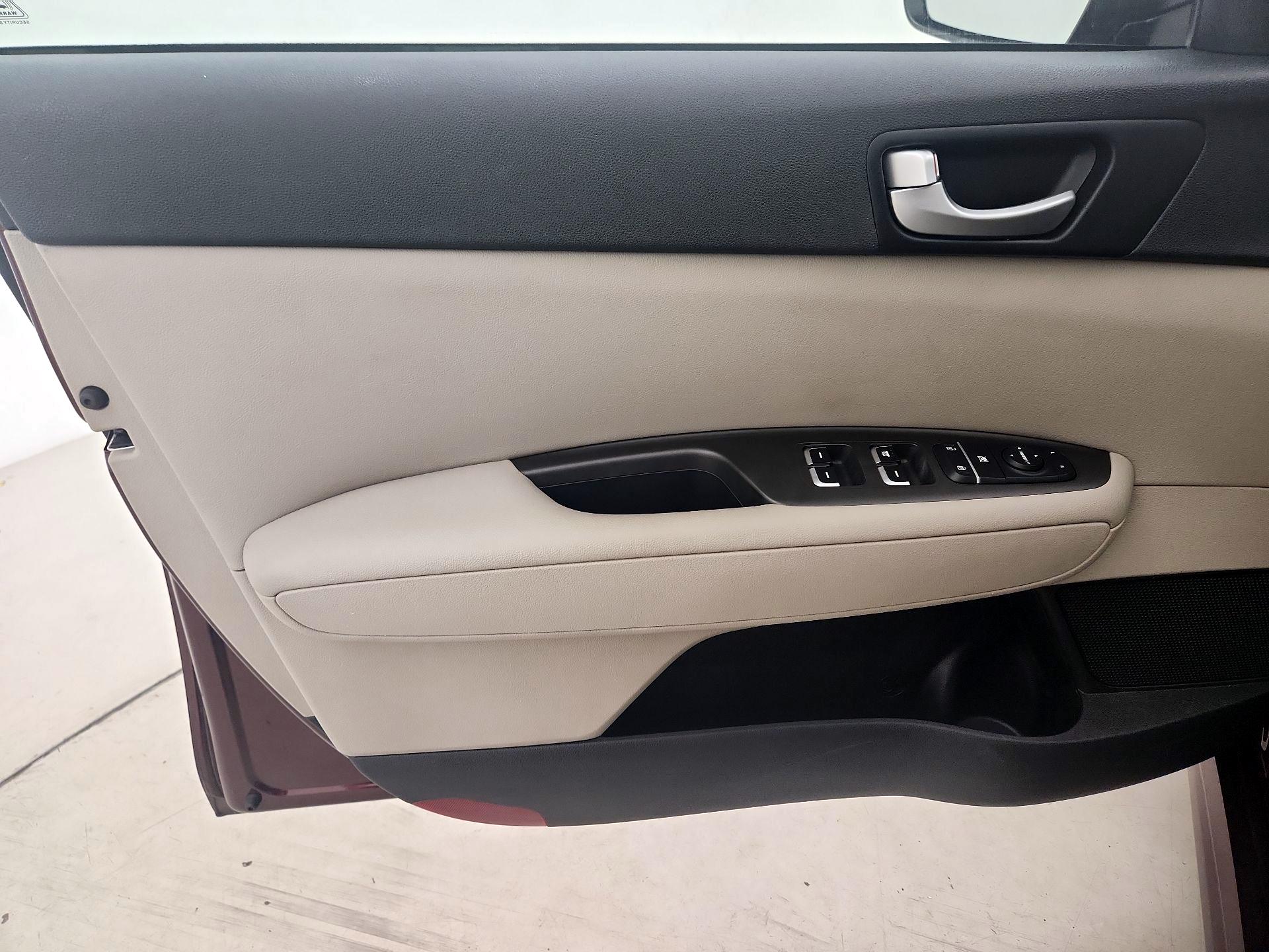 Thumbnail: 2018 Kia Optima - 12