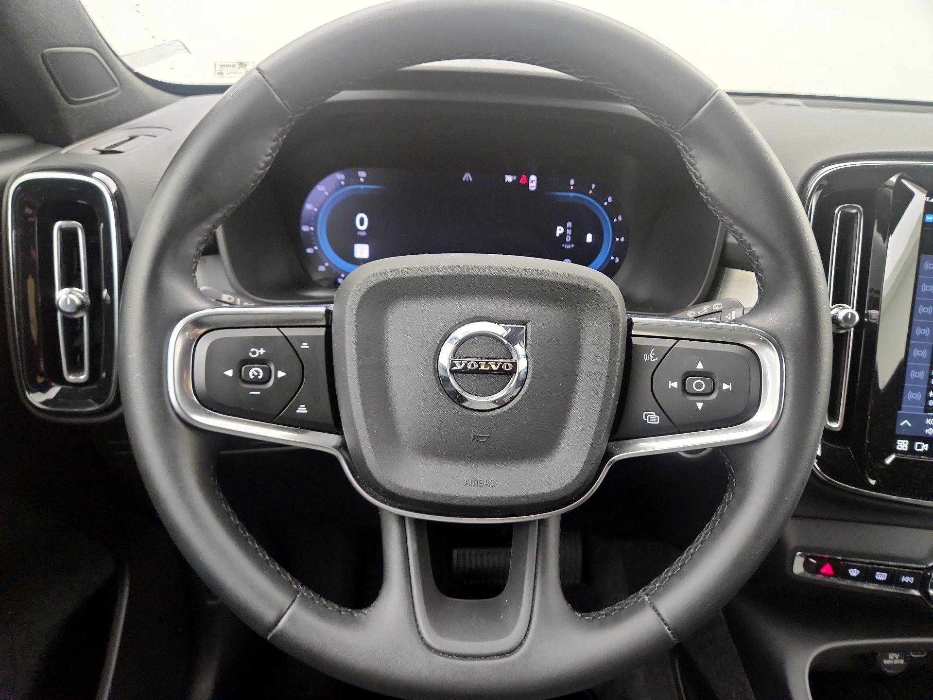 Thumbnail: 2025 Volvo XC40 - 10