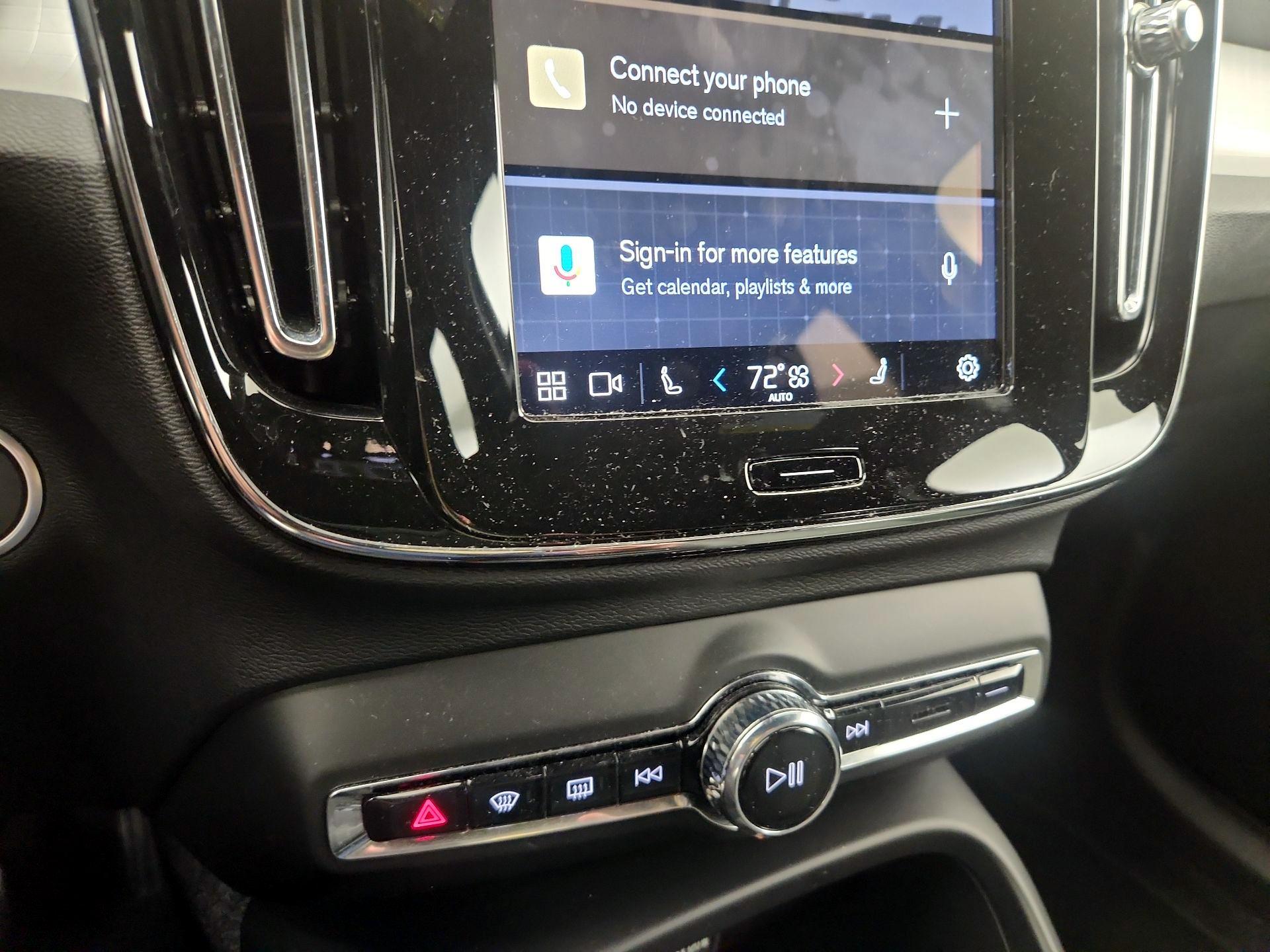 Thumbnail: 2025 Volvo XC40 - 15