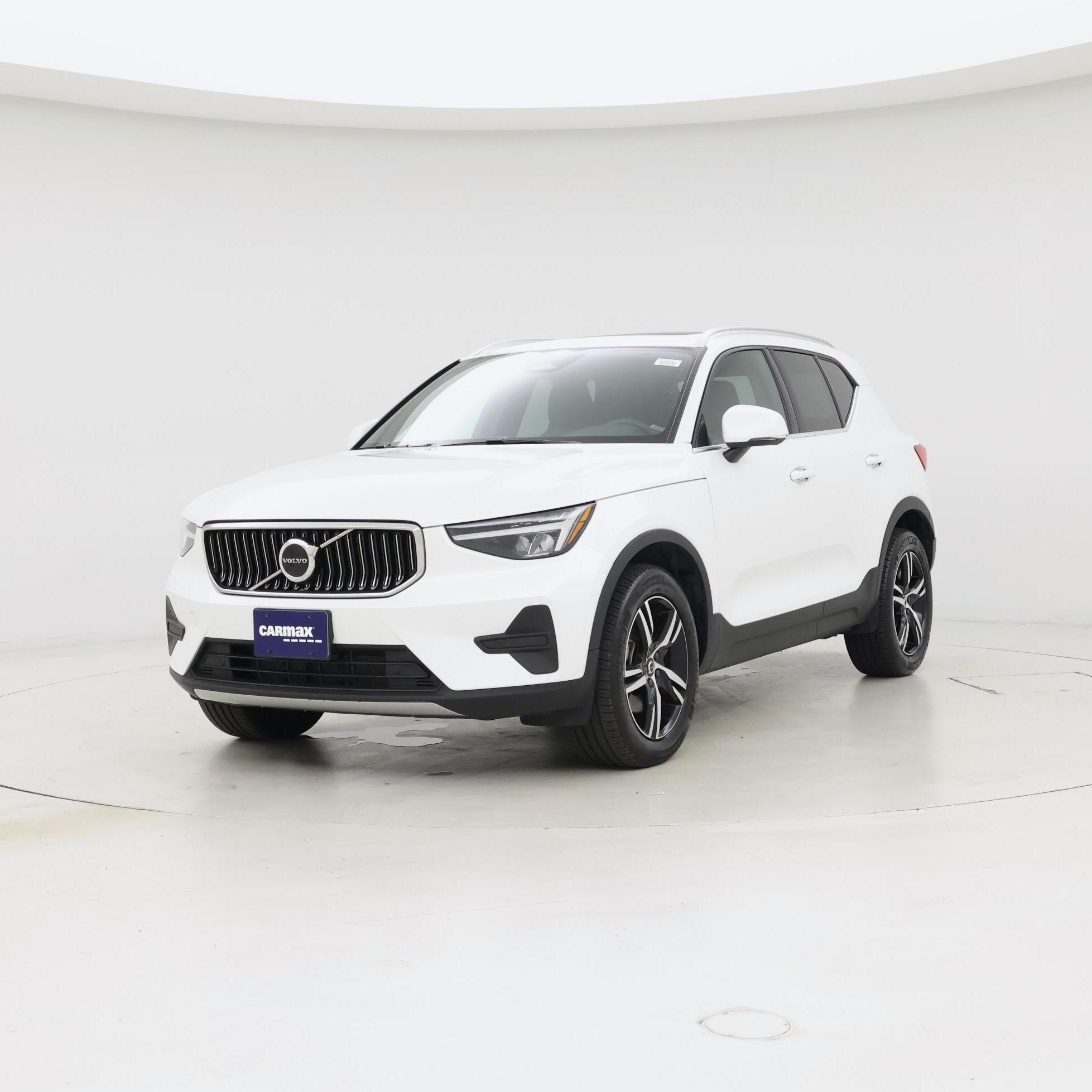 Thumbnail: 2025 Volvo XC40 - 4