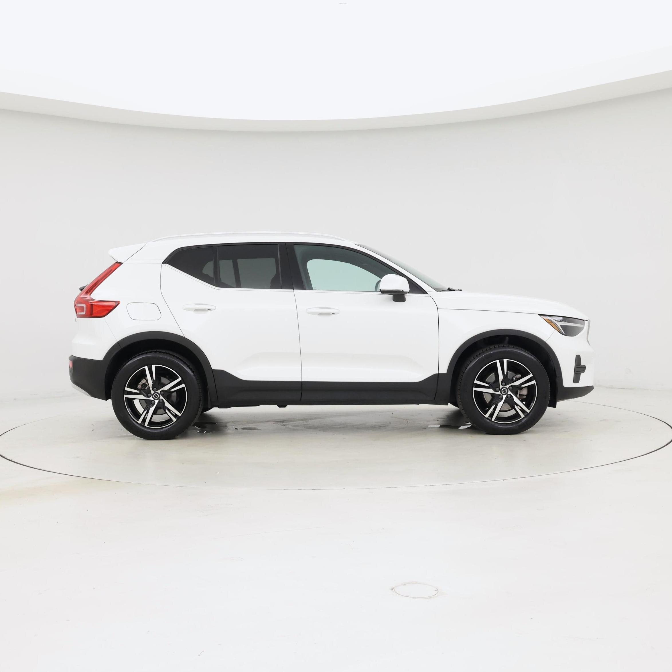 Thumbnail: 2025 Volvo XC40 - 7