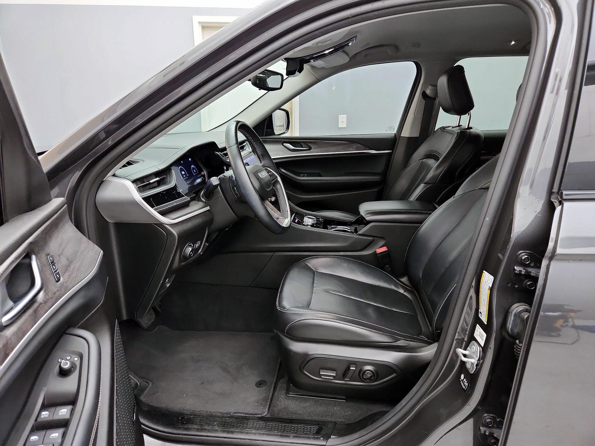 Thumbnail: 2022 Jeep Grand Cherokee - 11