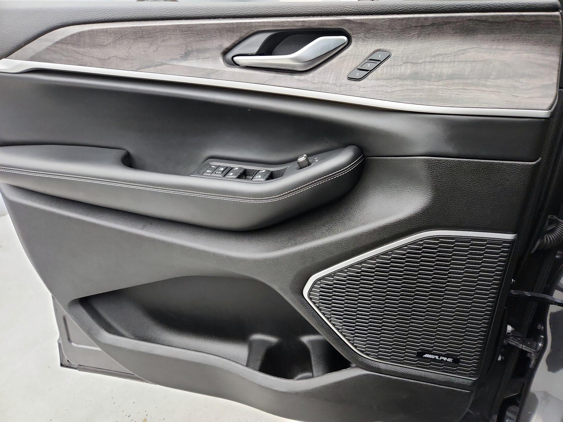 Thumbnail: 2022 Jeep Grand Cherokee - 12