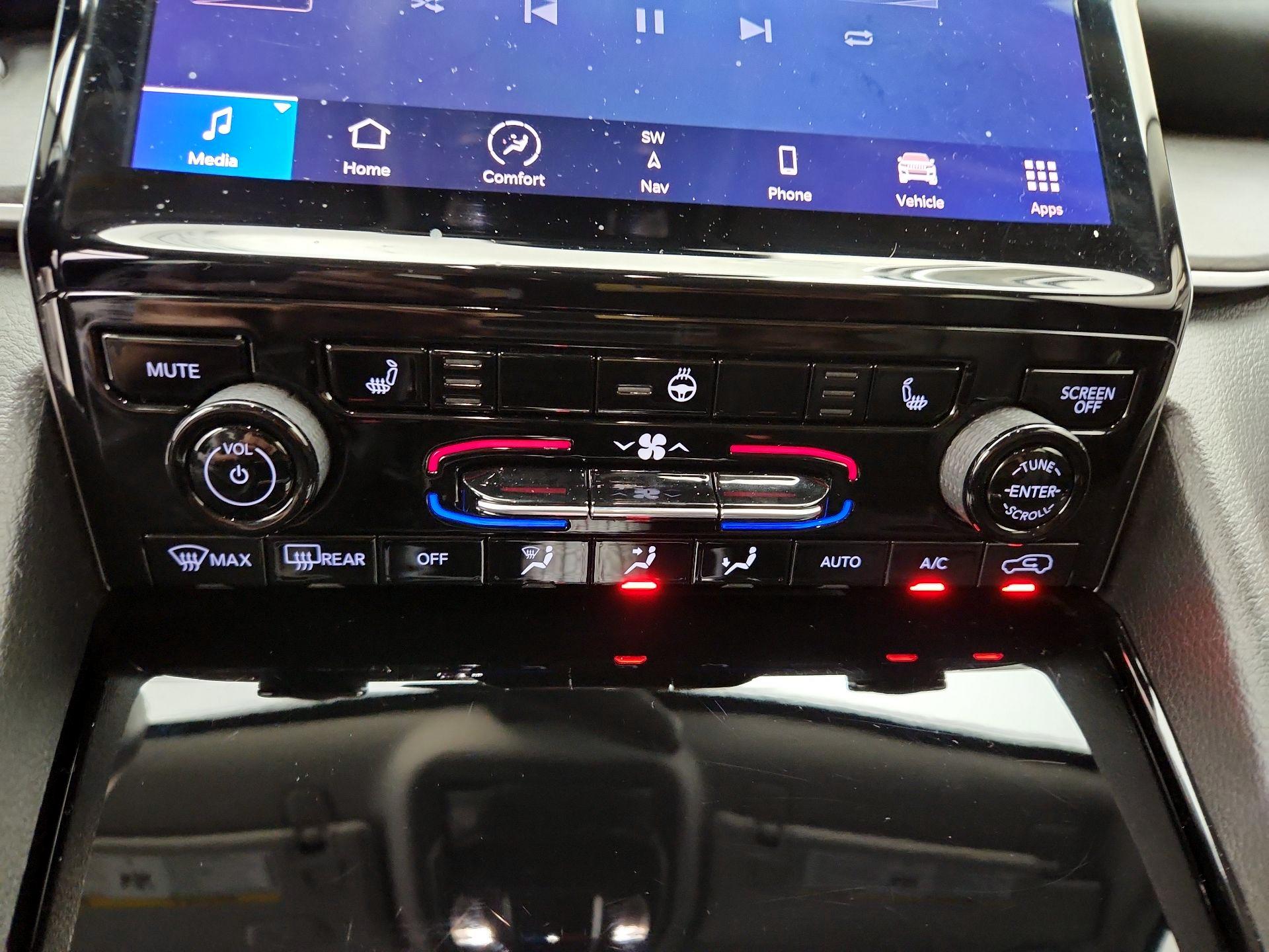 Thumbnail: 2022 Jeep Grand Cherokee - 17