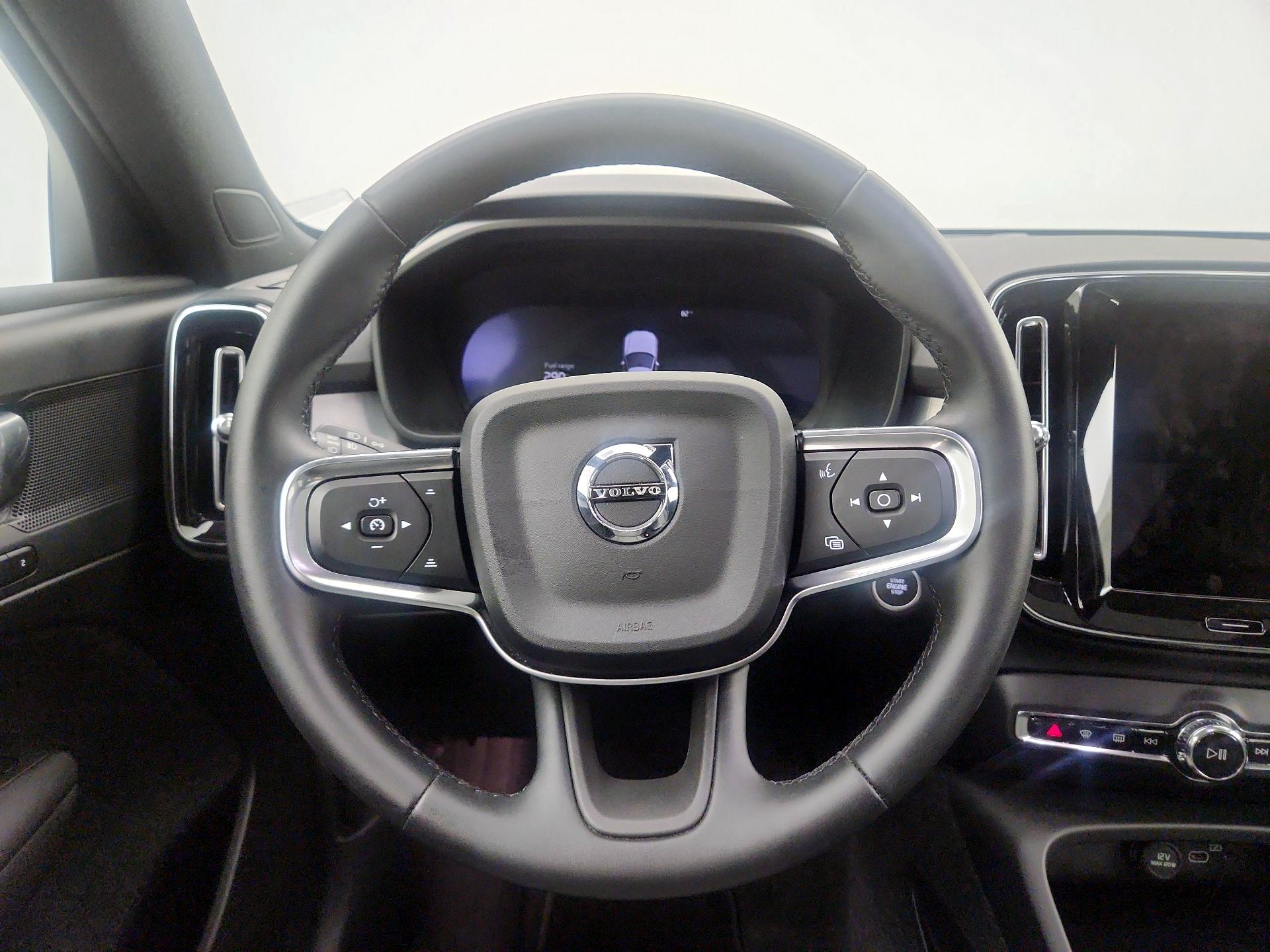 Thumbnail: 2025 Volvo XC40 - 10