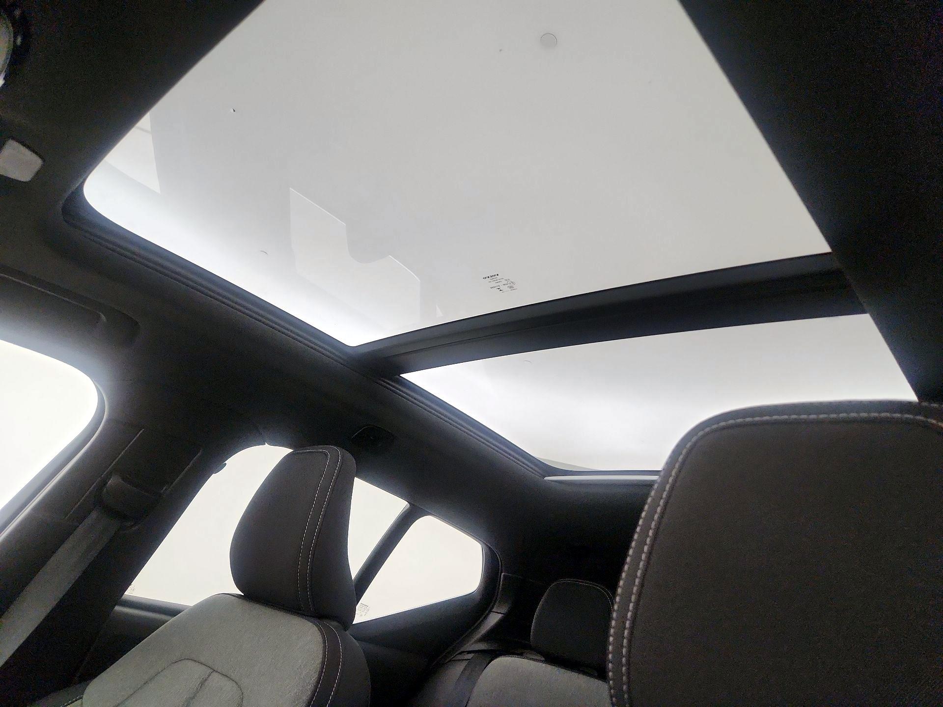 Thumbnail: 2025 Volvo XC40 - 19