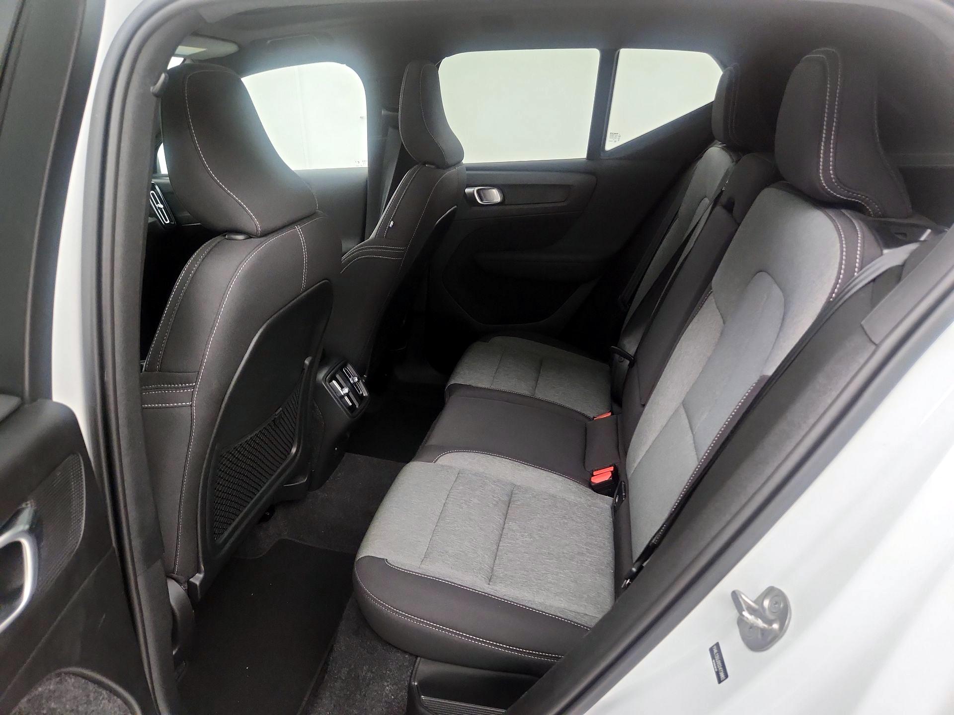 Thumbnail: 2025 Volvo XC40 - 20