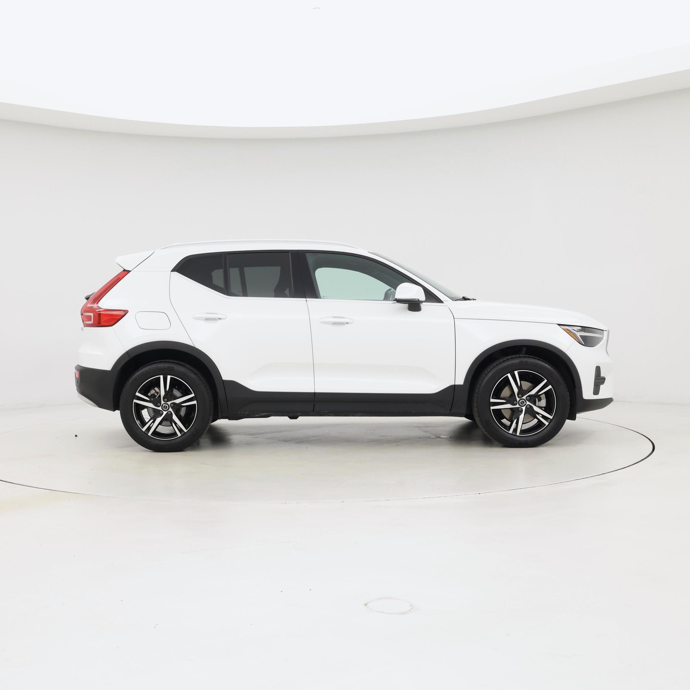 Thumbnail: 2025 Volvo XC40 - 7