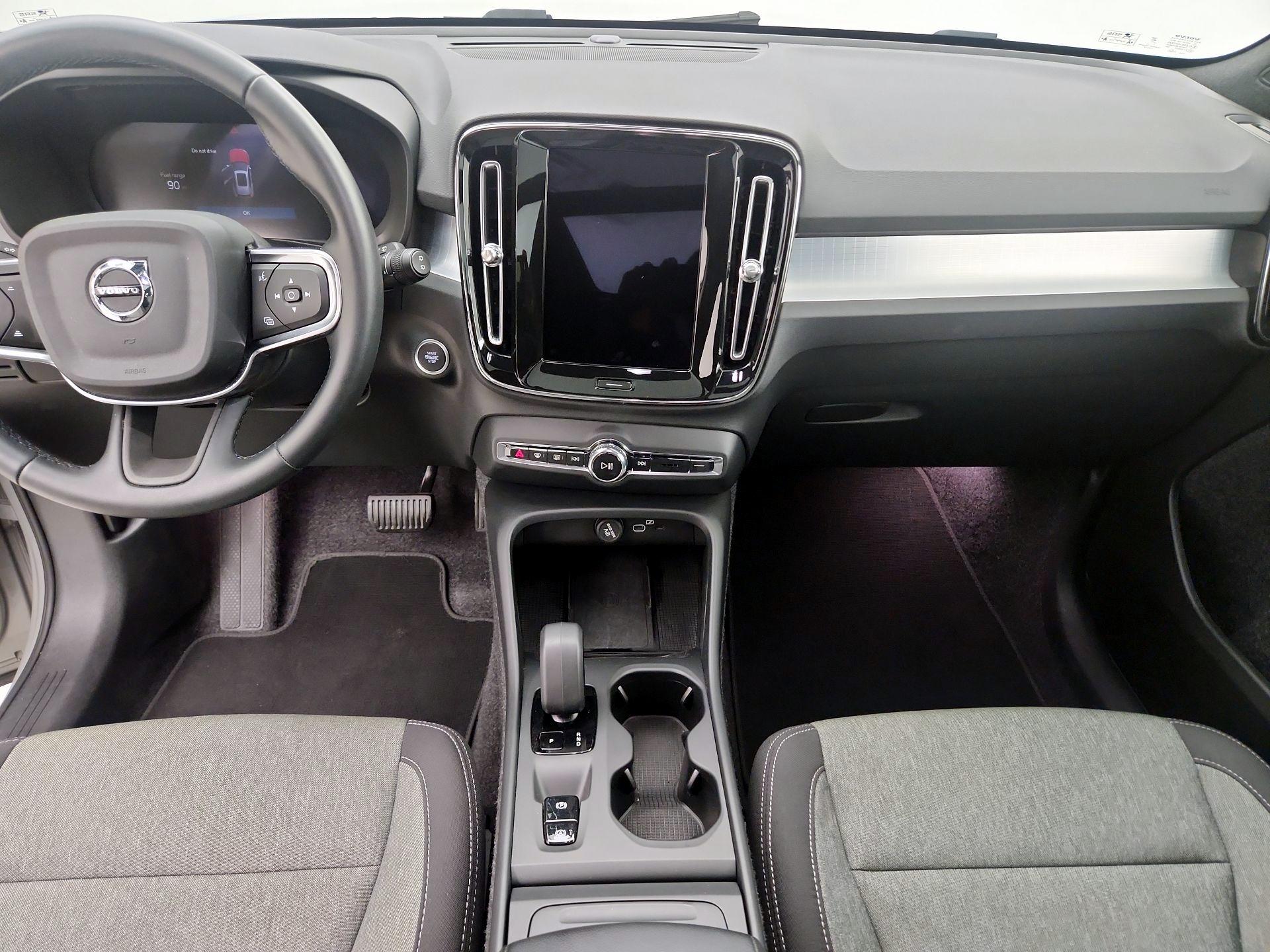 Thumbnail: 2025 Volvo XC40 - 9