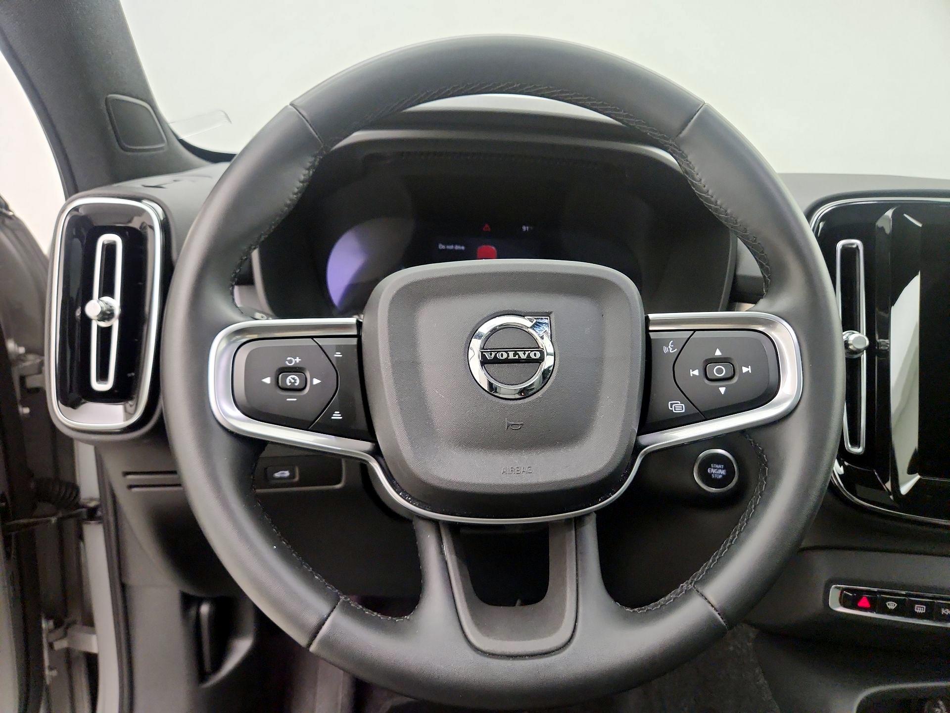 Thumbnail: 2025 Volvo XC40 - 10