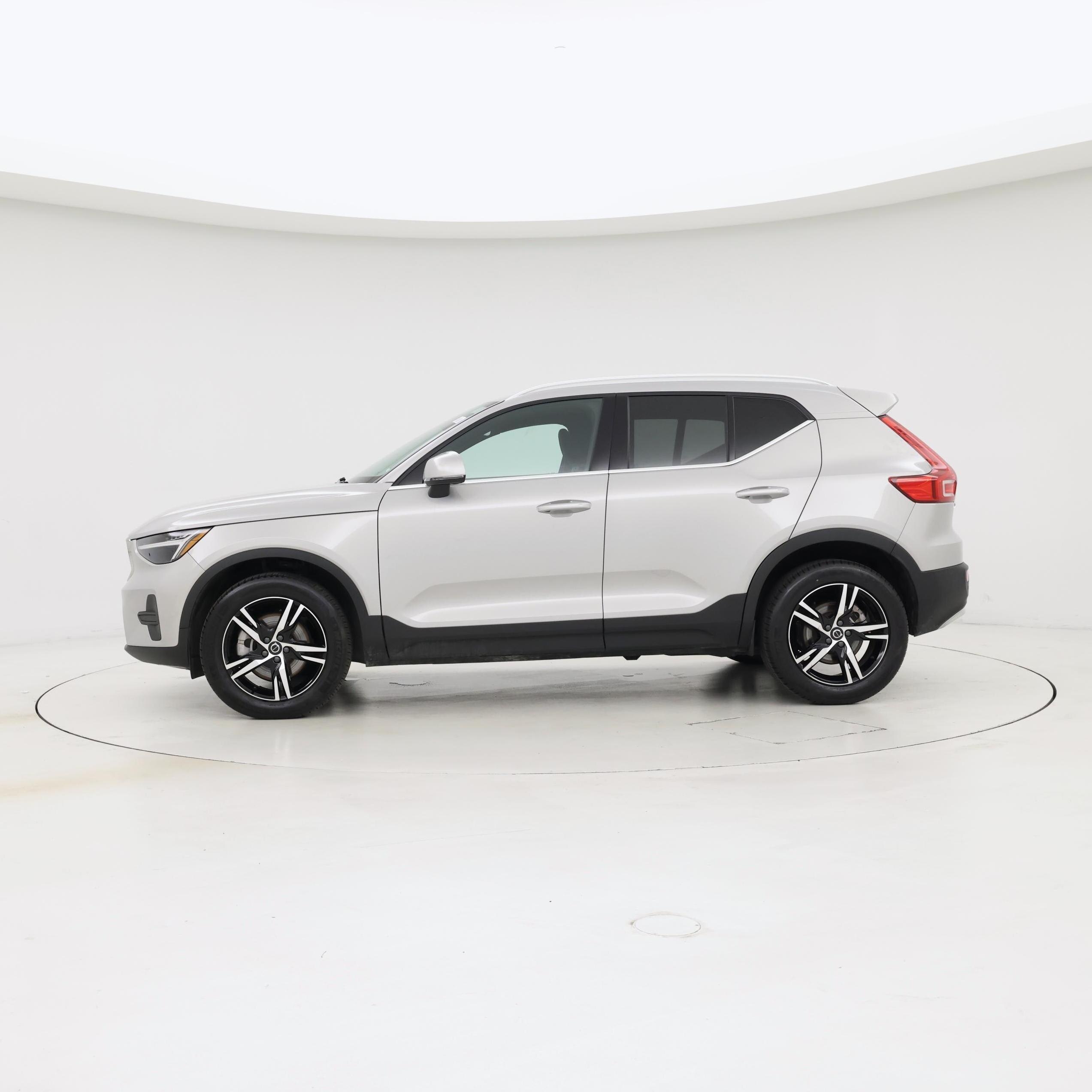 Thumbnail: 2025 Volvo XC40 - 3