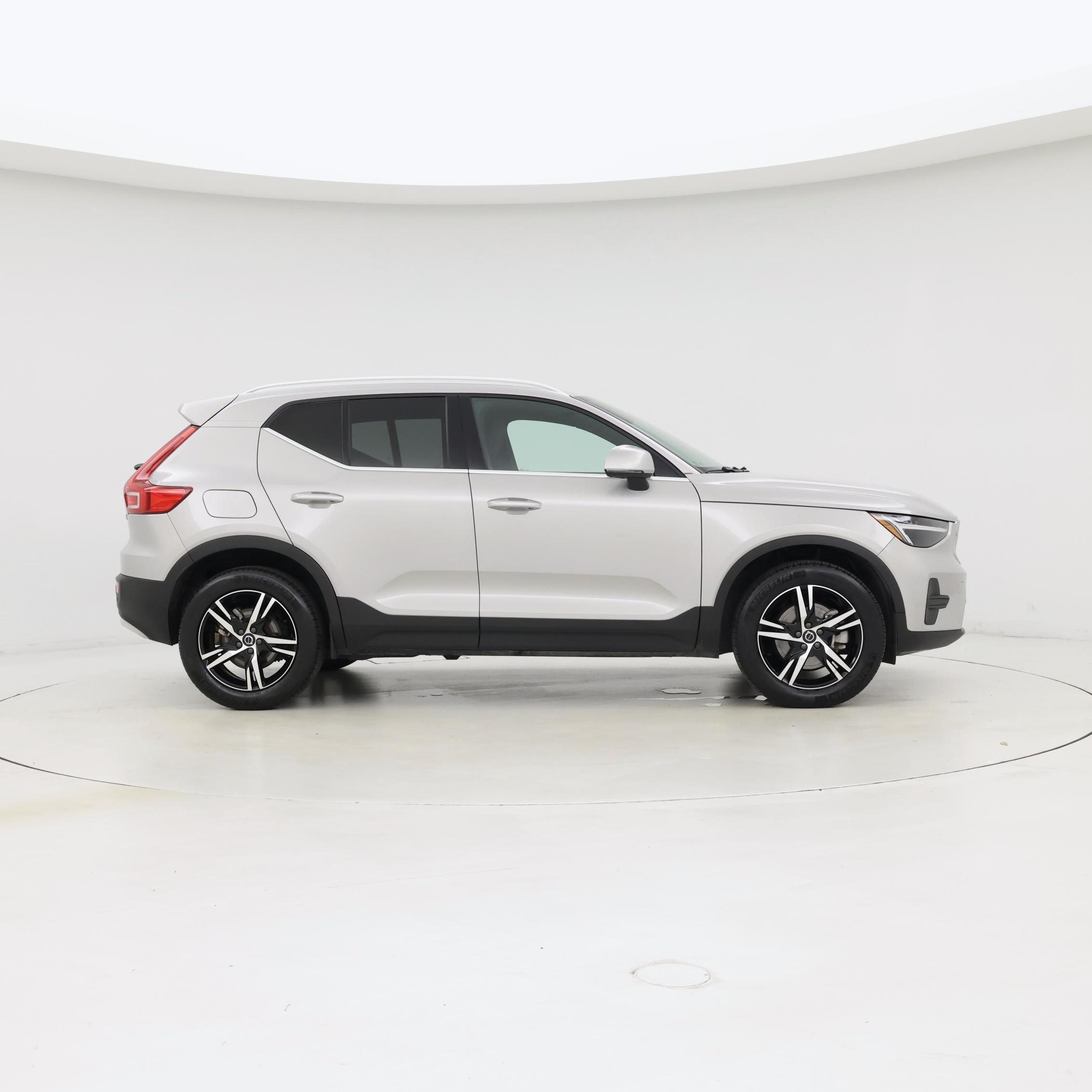 Thumbnail: 2025 Volvo XC40 - 7